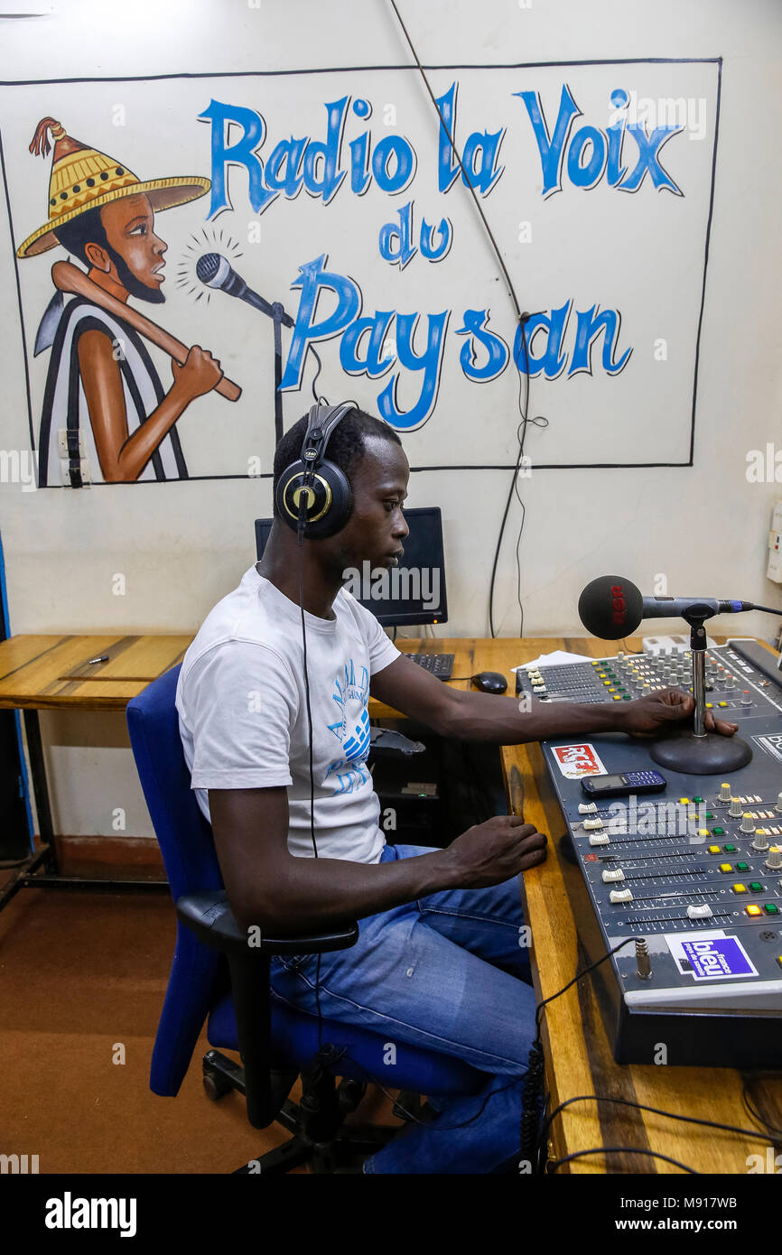 Los agricultores ONG UBTEC estación de radio en Ouahigouya, Burkina Faso. Foto de stock