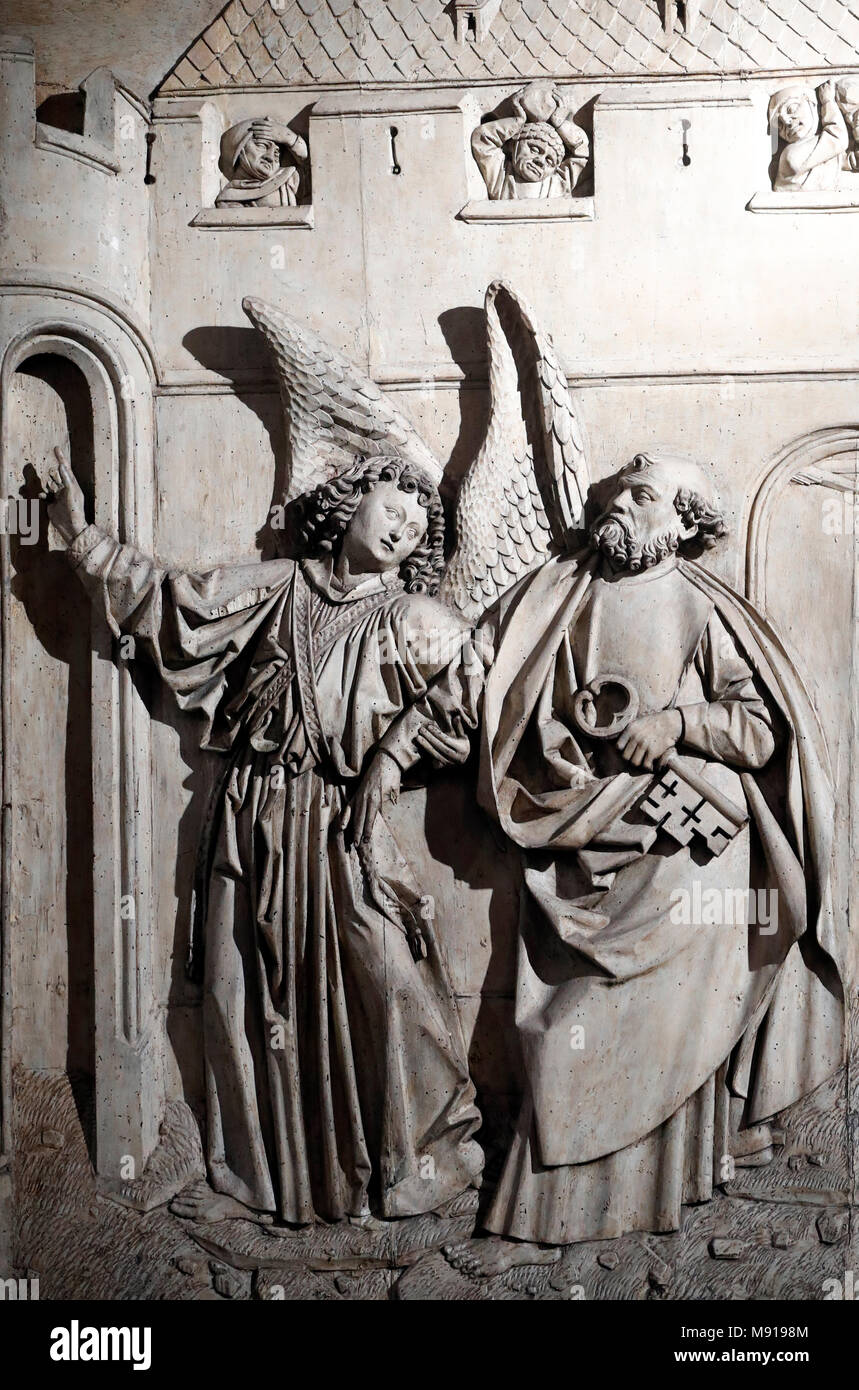Saint-Pierre le Vieux Iglesia Católica. La liberación de San Pedro de la cárcel por un ángel. Estrasburgo. Francia. Foto de stock