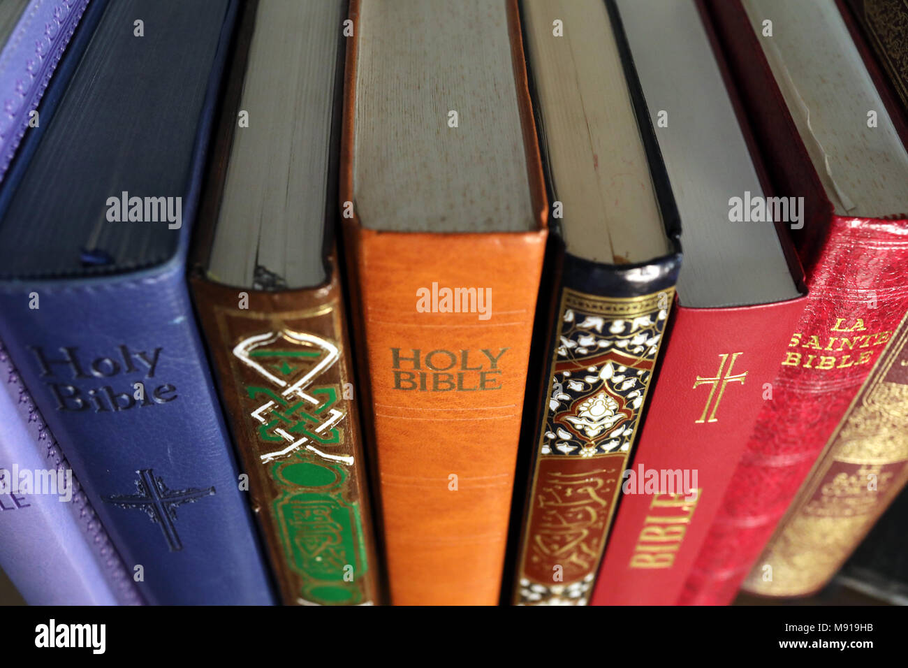 Libros sagrados fotografías e imágenes de alta resolución - Alamy