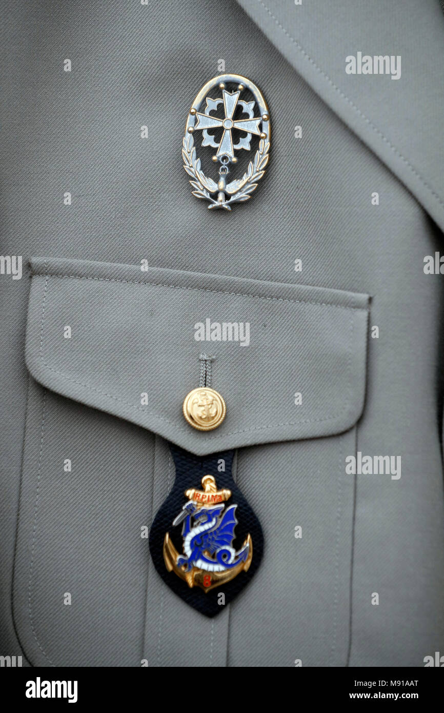 Capellán militar. Uniformes con insignias cristianas. Estrasburgo. Francia. Foto de stock