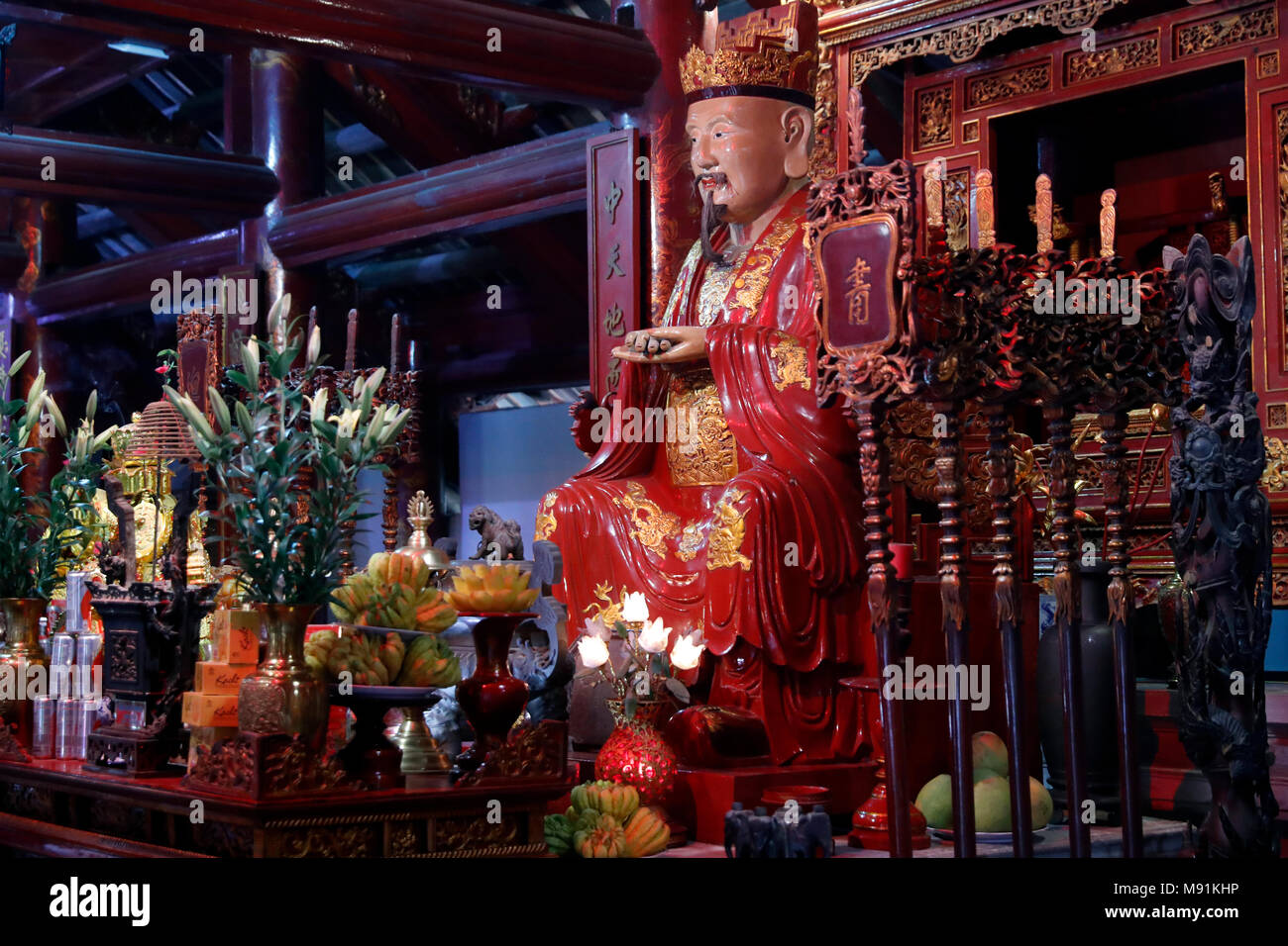 El templo de la literatura. Altar dedicado a Confucio. Hanoi. Vietnam. Foto de stock