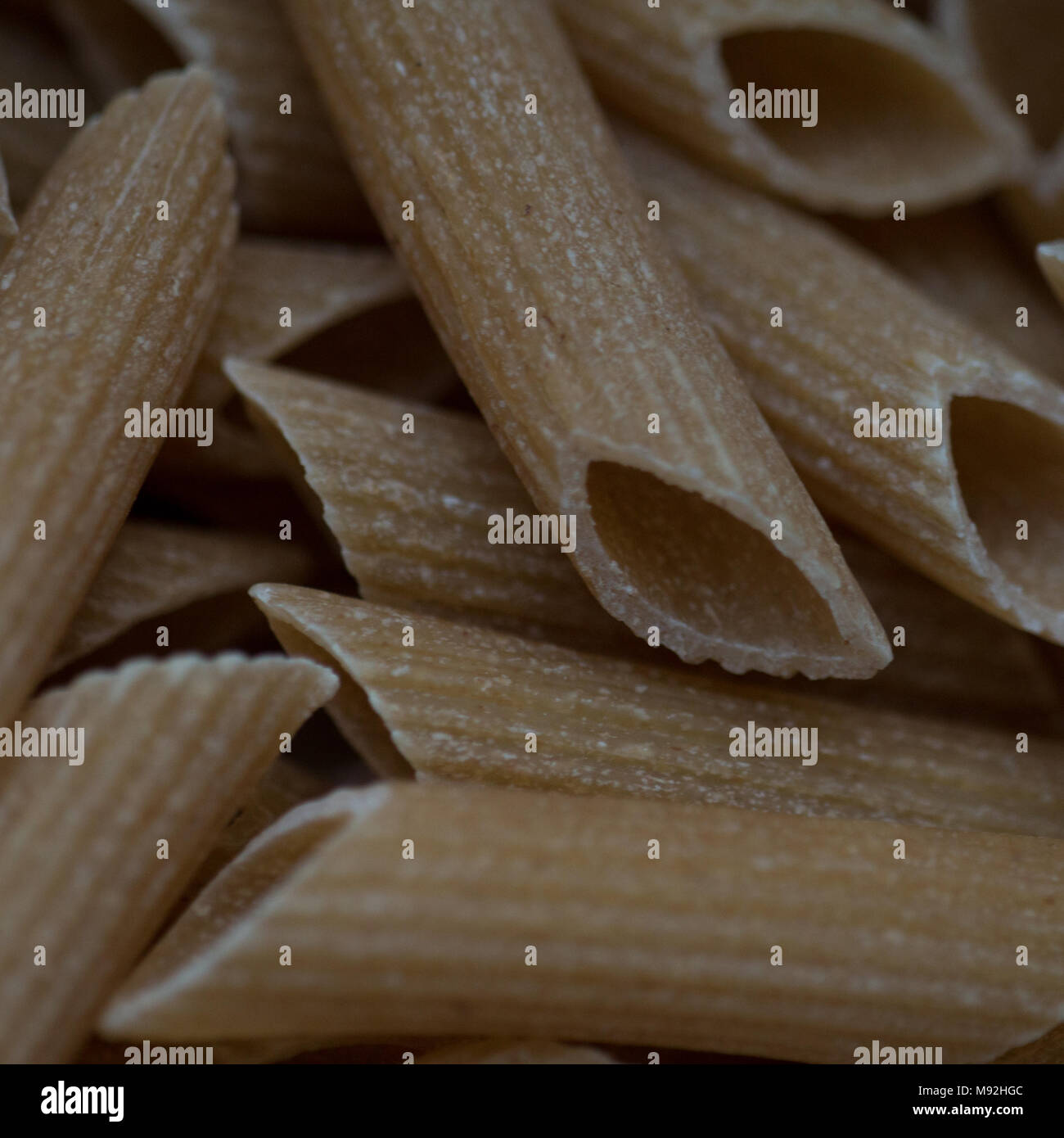 Pasta de trigo entero a granel Foto de stock