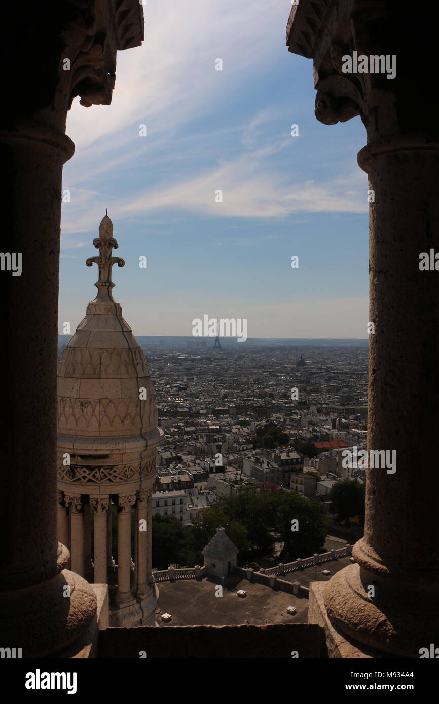 Una vista desde la parte superior de la Basilique du Sacré-Coeur, París, Francia Foto de stock