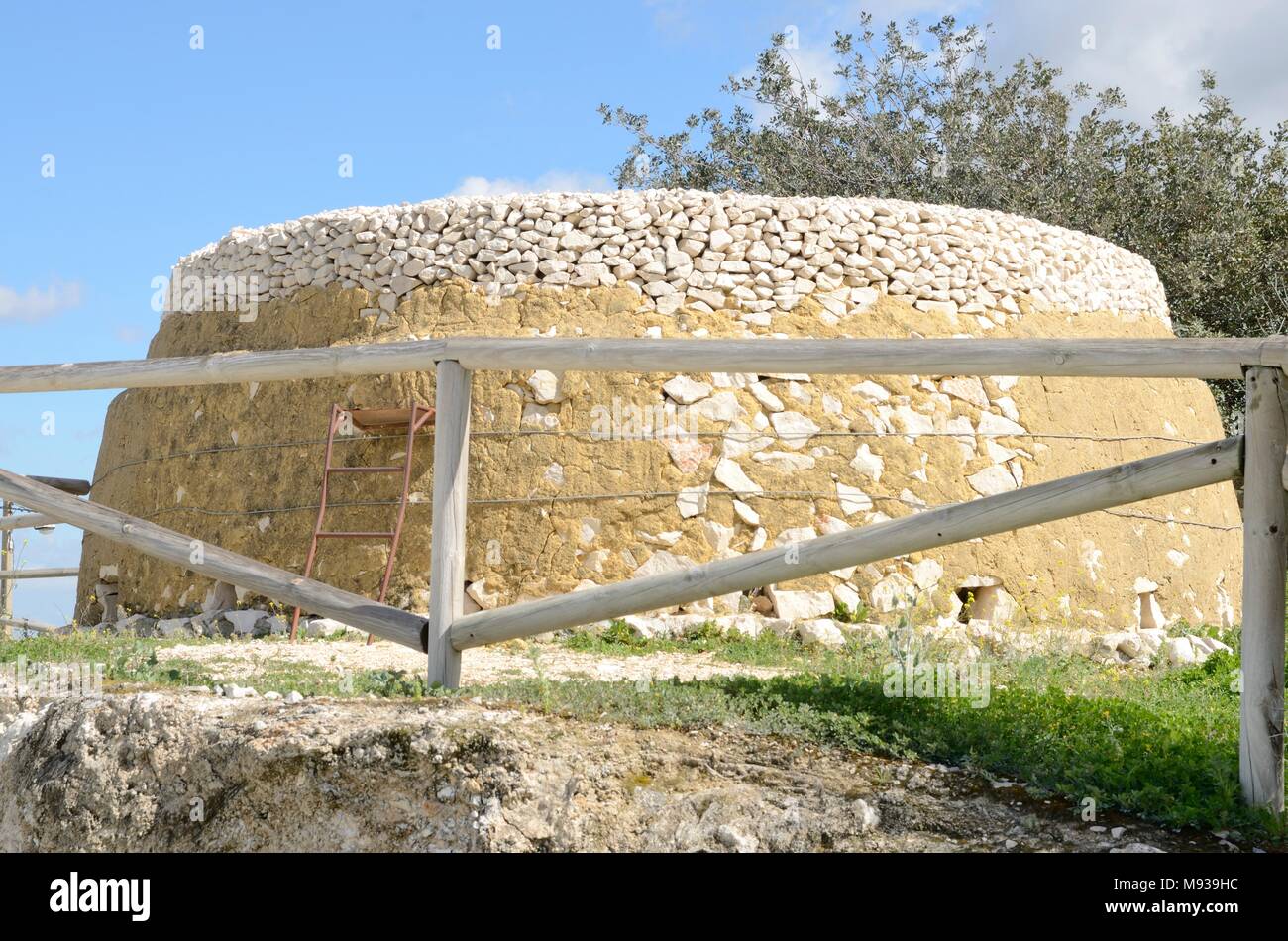 Horno de la artesanía tradicional de cal decisiones en Lima, Museo de Morón  de la Frontera, Sevilla, Andalucía Fotografía de stock - Alamy