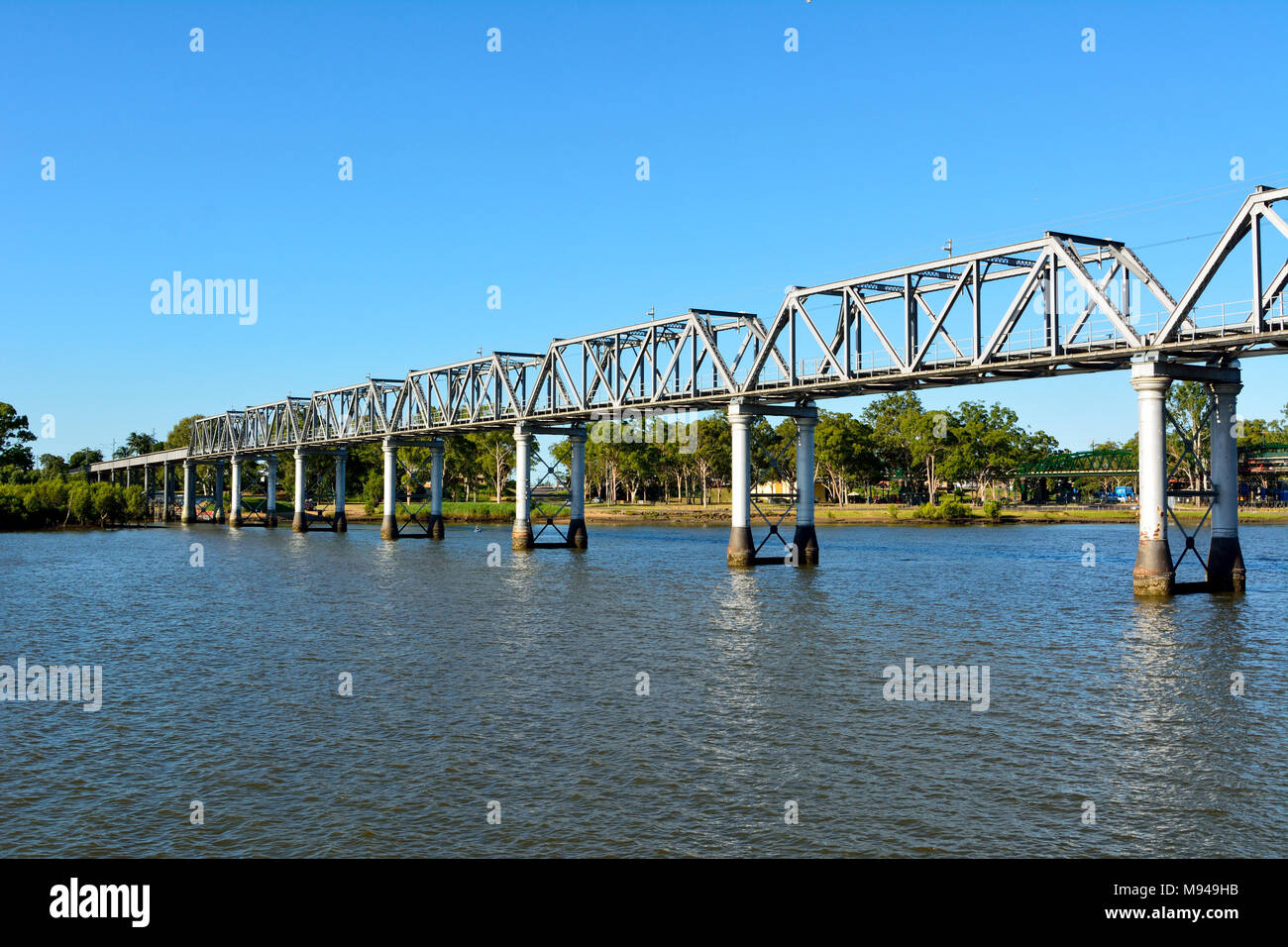 Río Burnett puente ferroviario en Bundaberg, Queensland, Australia. Foto de stock