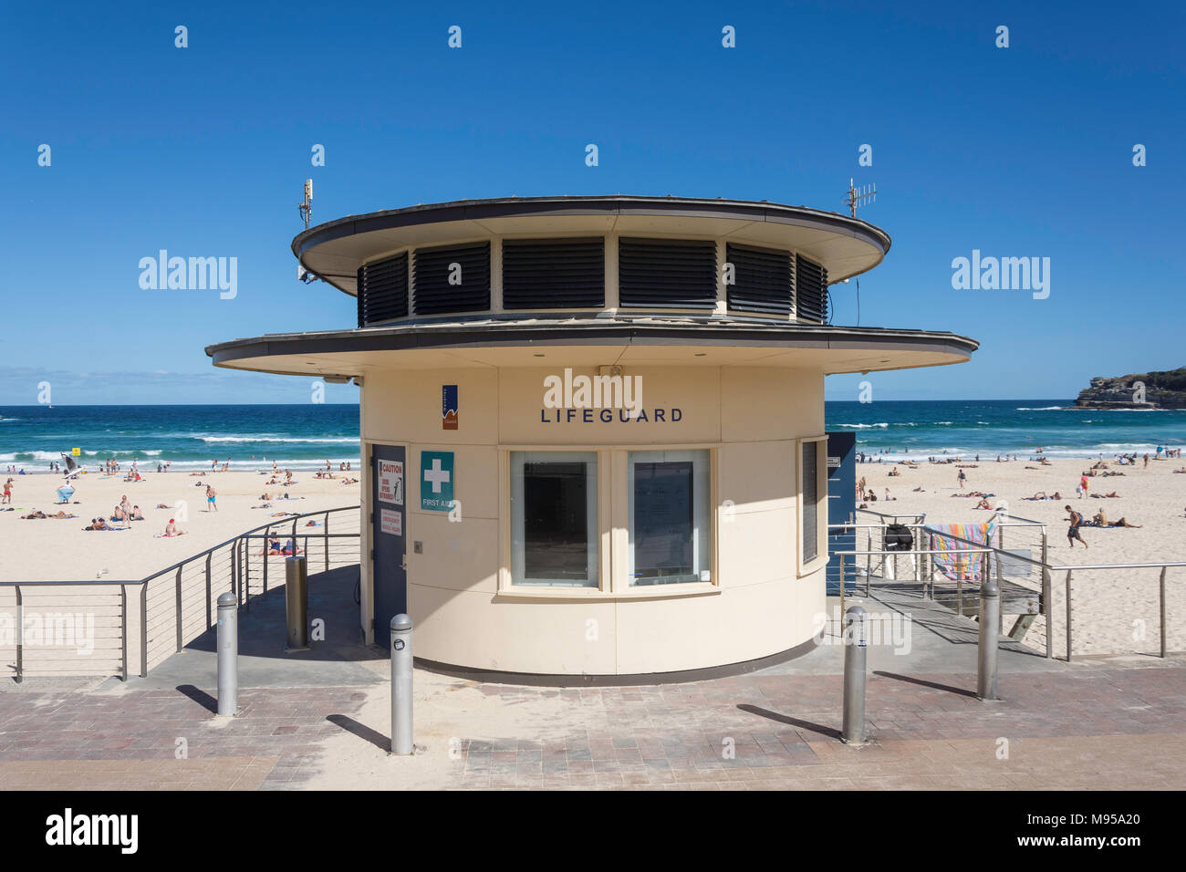 Art Deco en la estación de vigilante de la playa Bondi Beach, Sydney, New South Wales, Australia Foto de stock