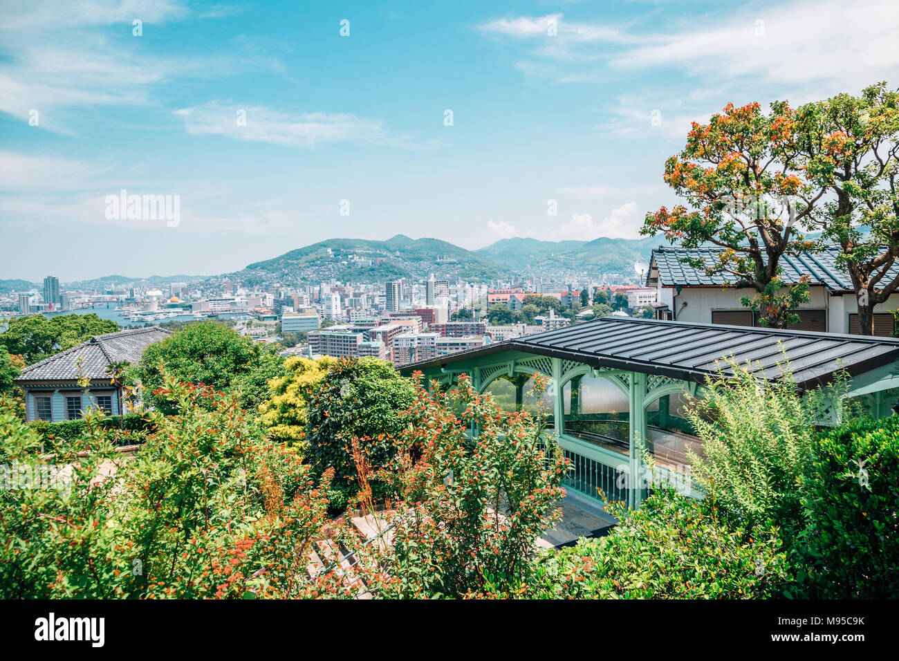 Glover Garden, la naturaleza y la vista de la ciudad de Nagasaki, Japón Foto de stock