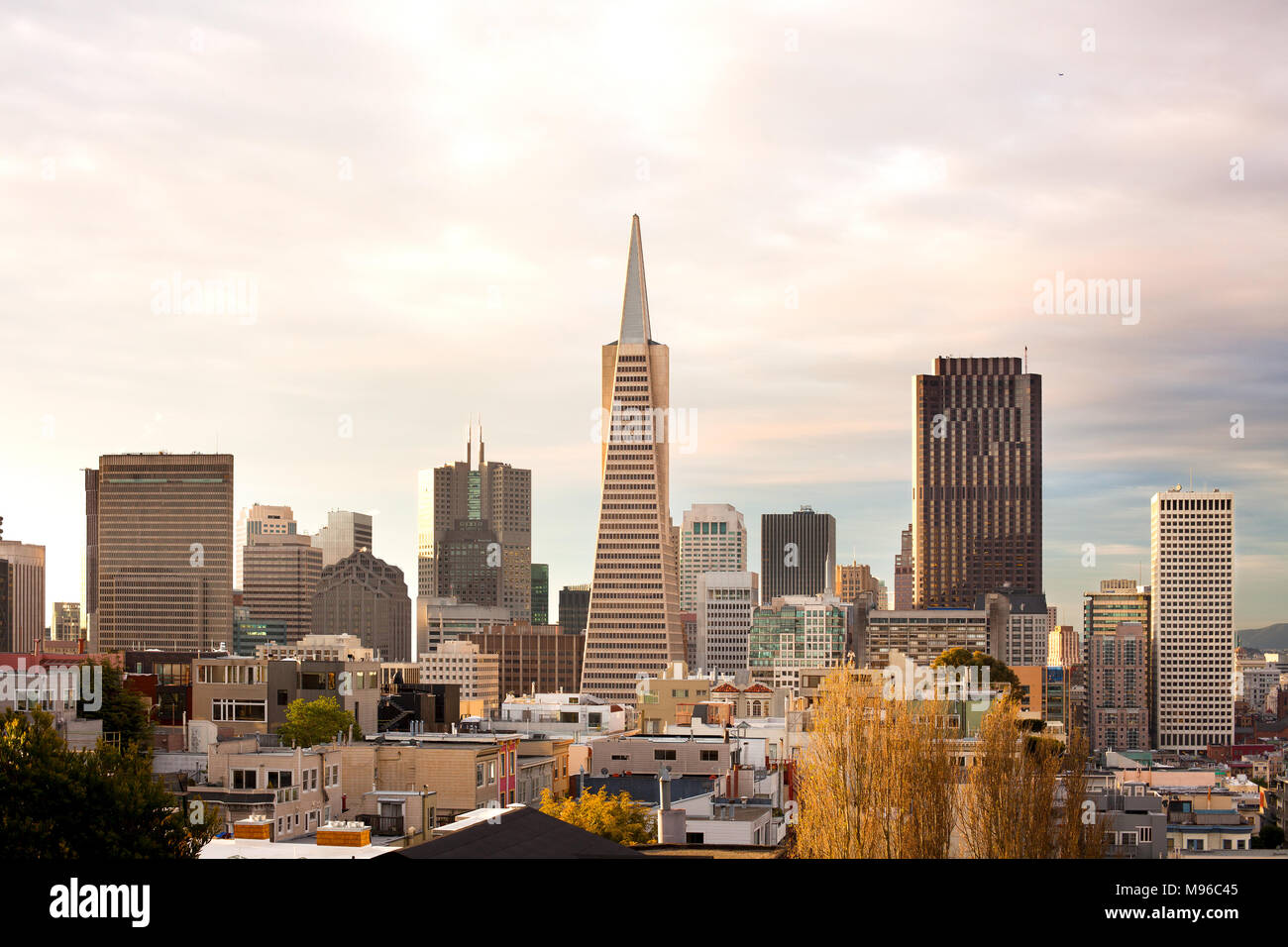 Skyline del distrito financiero de San Francisco, California, EE.UU. Foto de stock