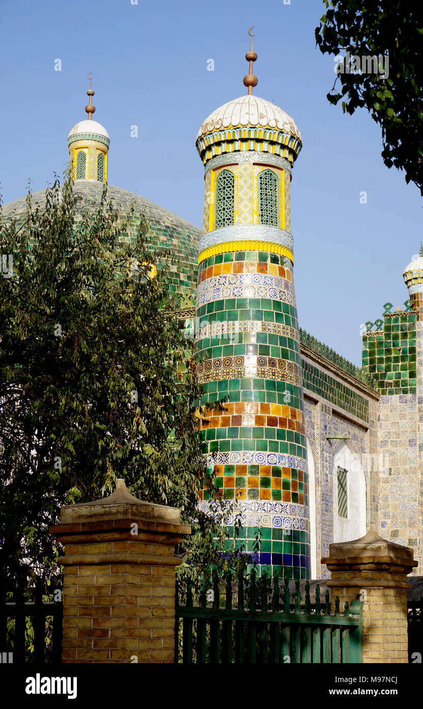 Mausoleo y tumba de Apak Hoja, con azulejos de colores en Kashgar