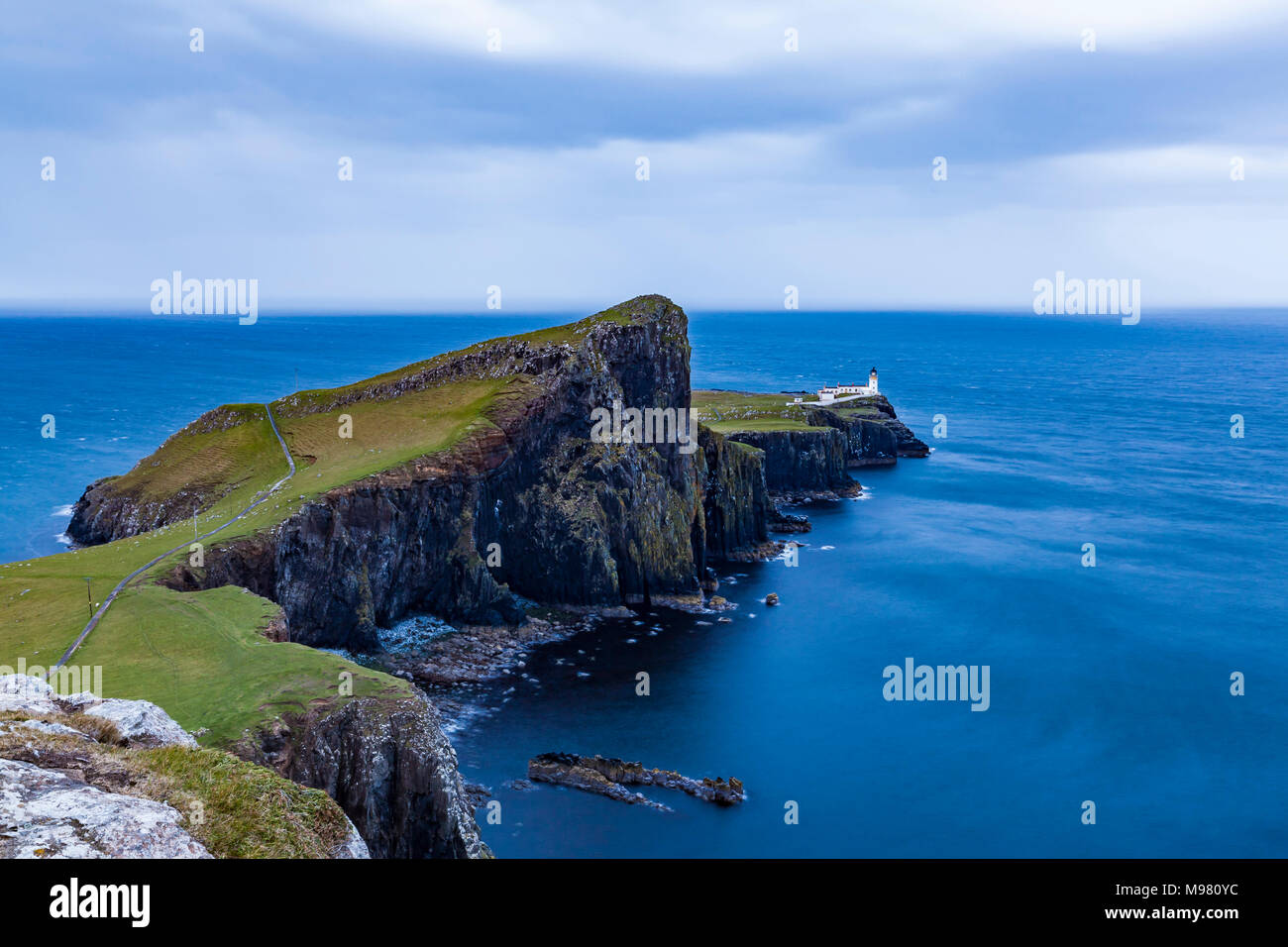 Schottland, Innere Hebriden, Skye, Insel, Isla de Skye, Neist Point, Leuchtturm, Meer, Dämmerung Foto de stock