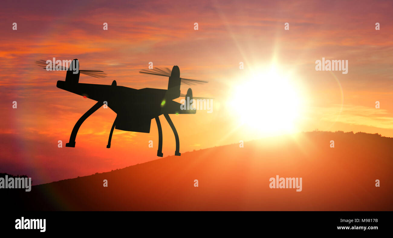 Silueta de Drone volando hacia el sol. Quadcopter negro con rotación de las hélices en sunset en prestados concepto de innovaciones y tecnología. Foto de stock