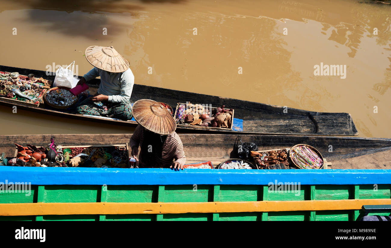 Vendedores birmanos en Lago Inle, Myanmar. Foto de stock