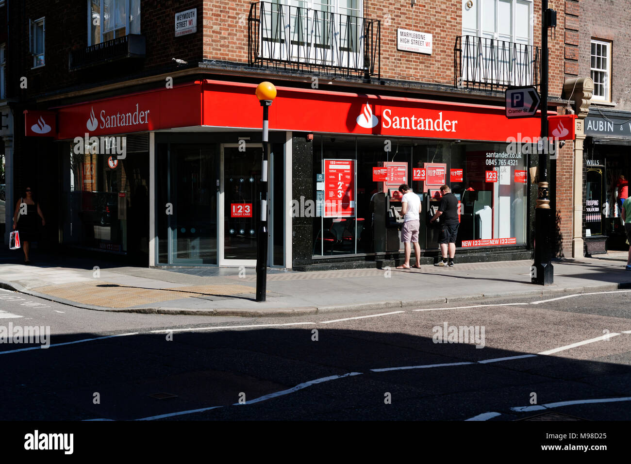Banco Santander, Marylebone High Street, Londres, Inglaterra, Reino Unido (cerrado en junio de 2019) Foto de stock