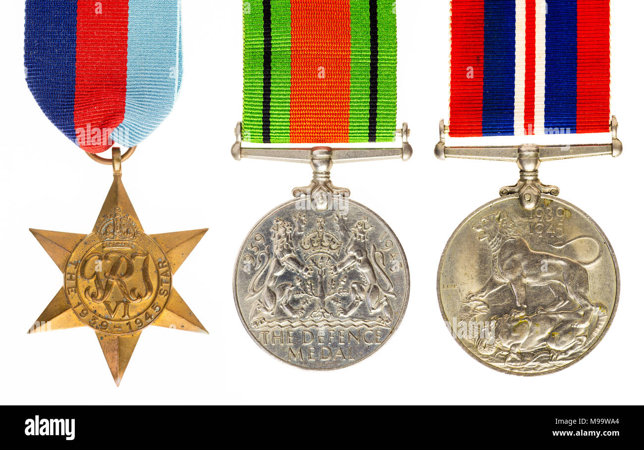 El 1939-1945 Estrella, Medalla de defensa y la Medalla de la guerra de 1939-1945, la segunda guerra mundial británicos medallas de campaña Foto de stock