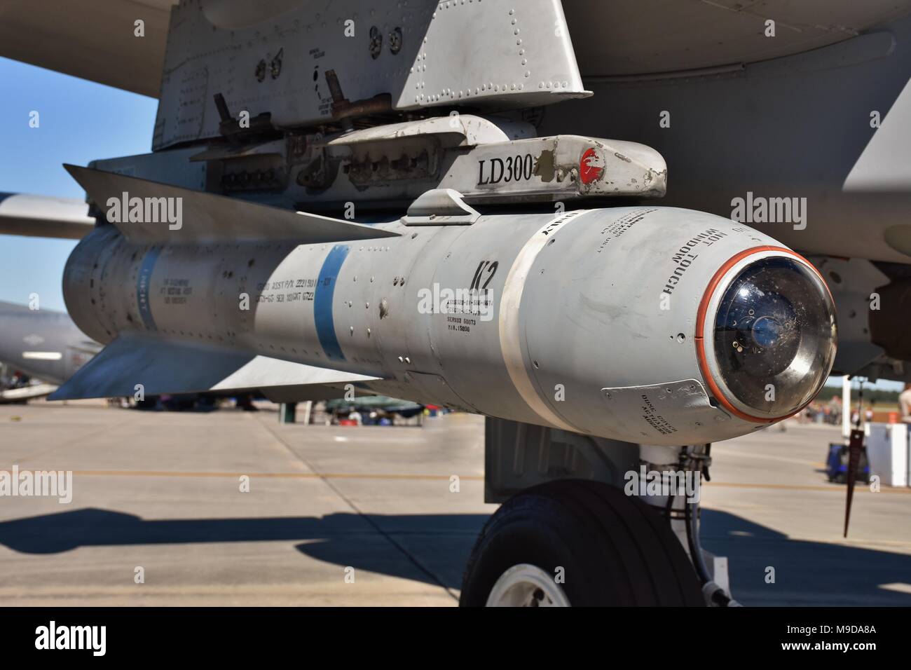 Una Fuerza Aérea Maverick AGM-65 misil en un A-10 Warthog ataque jet. El Maverick es un tierra-aire diseñado para misiles de apoyo aéreo cercano. Foto de stock