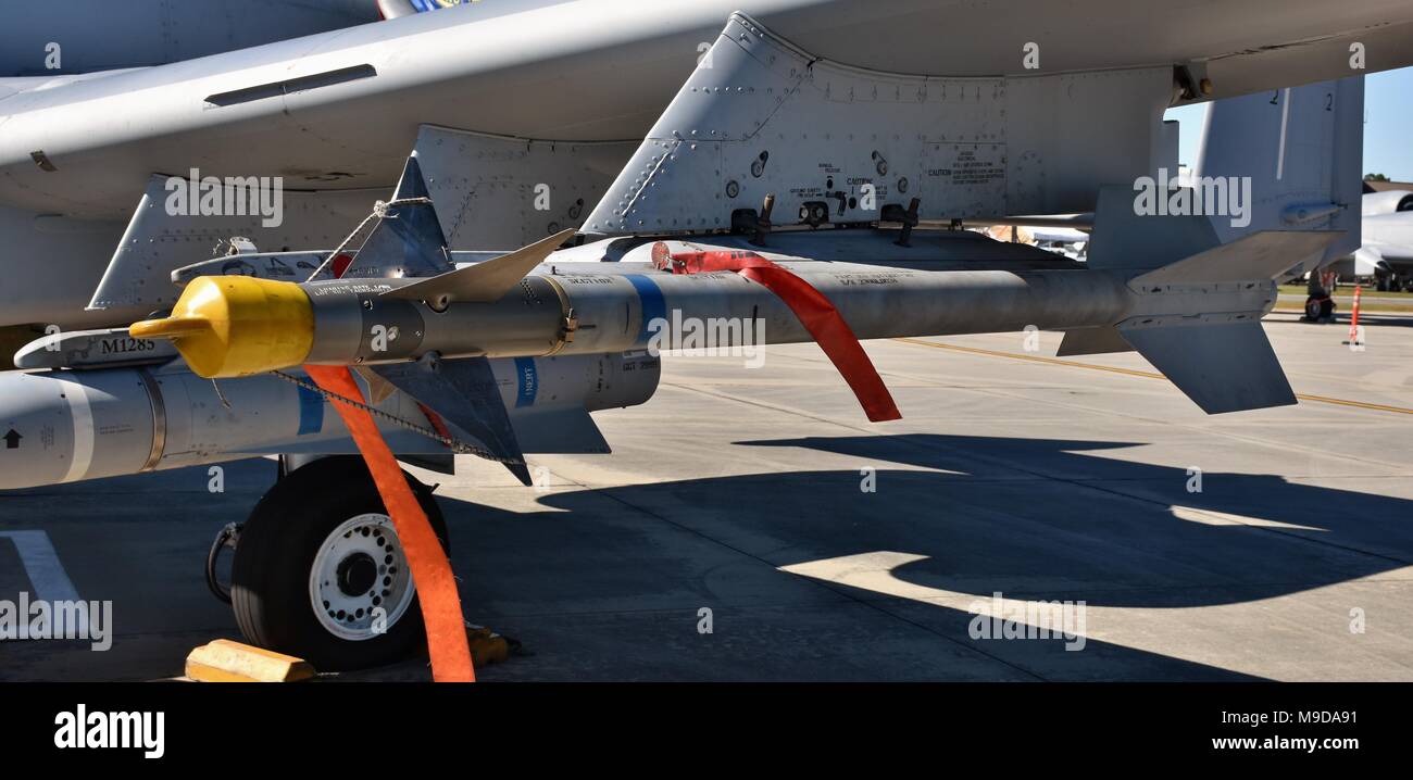 Una Fuerza Aérea AIM-9 misiles Sidewinder en un A-10 Warthog ataque jet. El Sidewinder es un misil aire-aire diseñado para la organización de peleas de perros. Foto de stock