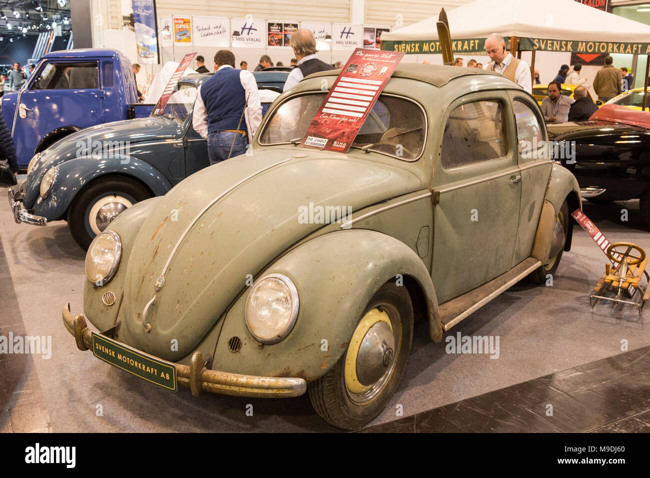 Volkswagen Beetle de 1951, antes de la renovación. Techno-Classica Essen es  el líder mundial en la feria automovilística de coches antiguos y clásicos  y de colección de automóviles. En 2018, el motor