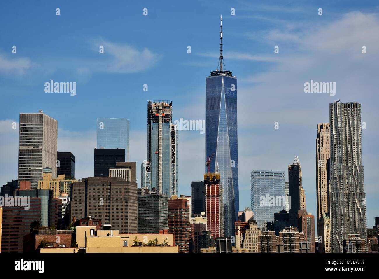 Los rascacielos de Wall Street en el distrito financiero de Manhattan en la Ciudad de Nueva York. Foto de stock