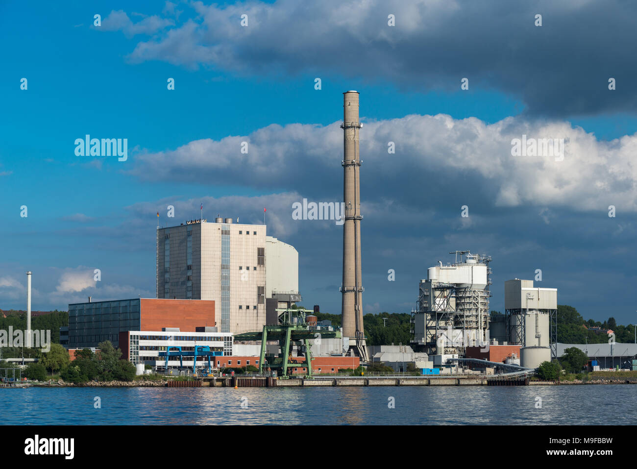 El carbón- basado Power Station en el fiordo de Kiel, Kiel, Schleswig-Holstein, Alemania, Europa Foto de stock