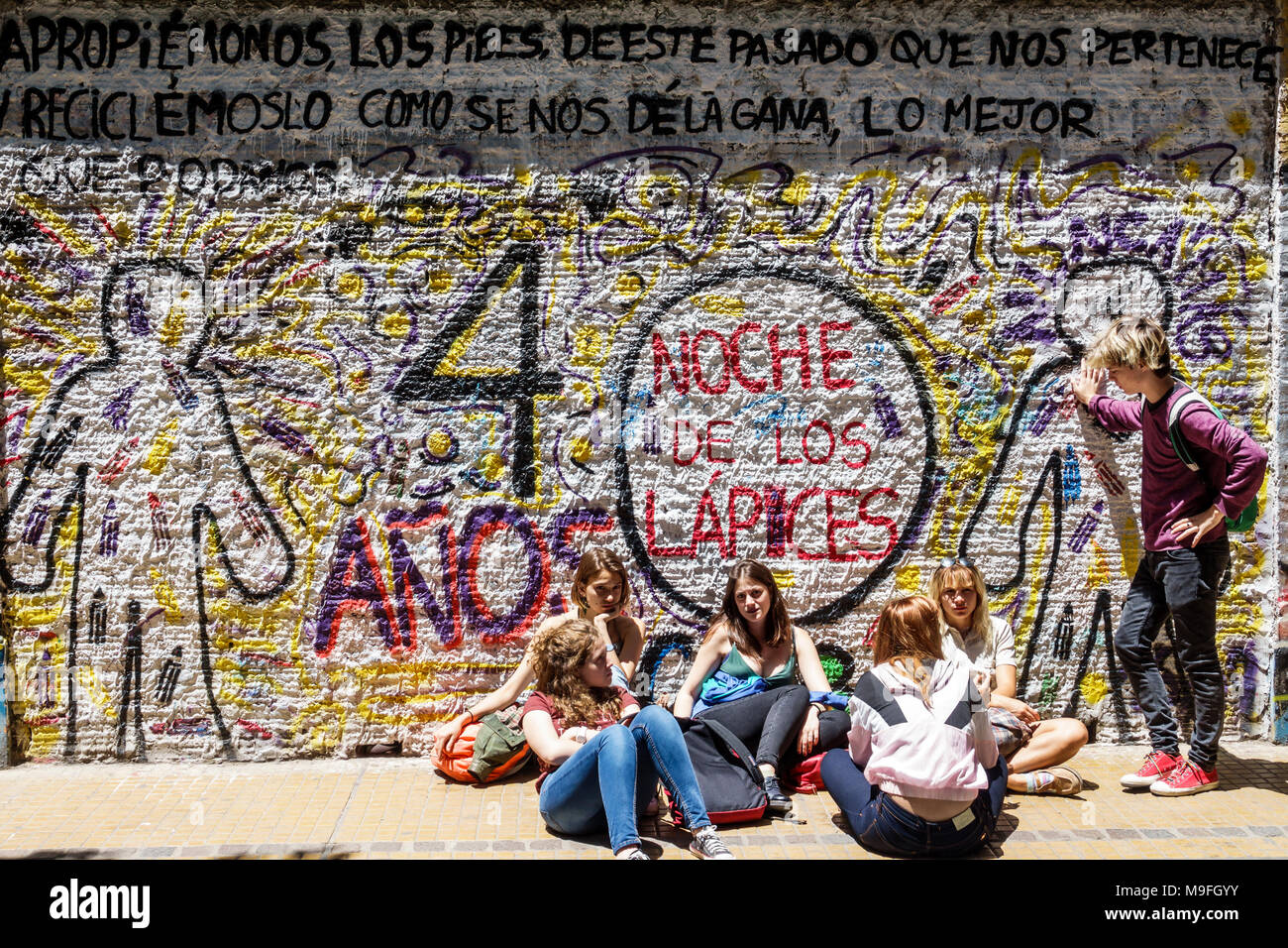 Buenos Aires Argentina,Bolívar Street,niñas,niñas niños niños niños jóvenes,adolescentes adolescentes adolescentes secundaria, estudiantes p Foto de stock