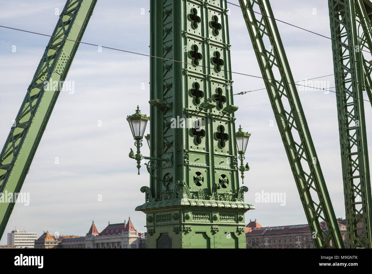 Puente de Hierro fundido de la libertad en Budapest, Hungría Foto de stock