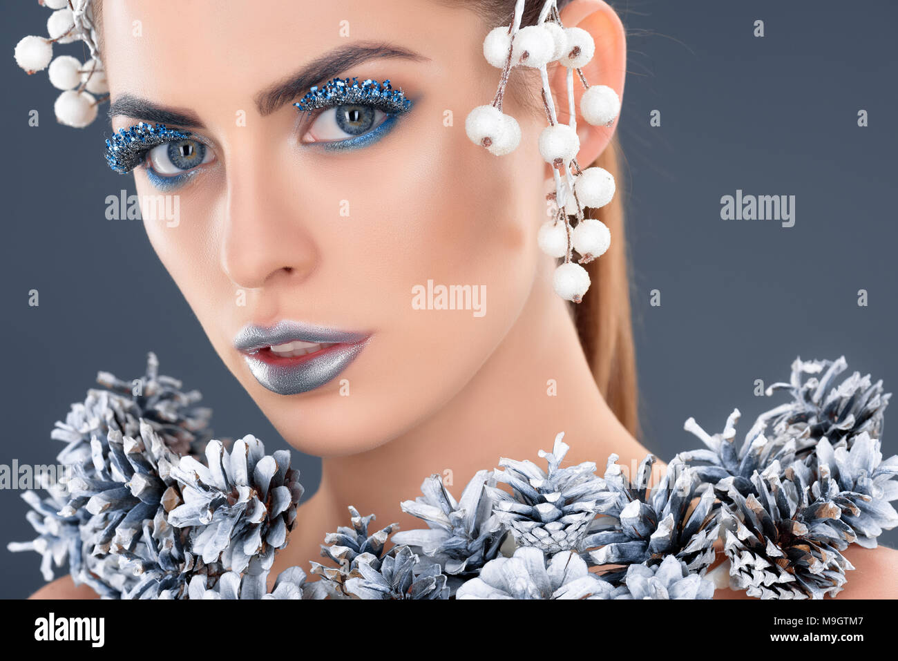Maquillaje con purpurina fotografías e imágenes de alta resolución - Página  2 - Alamy