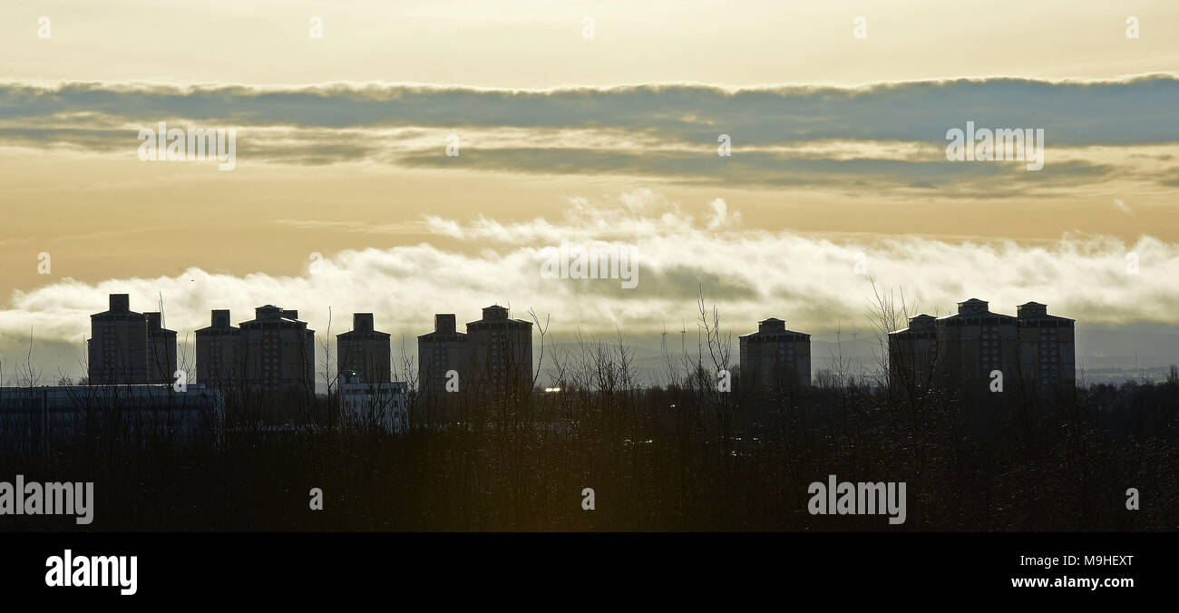 Del ayuntamiento de North Lanarkshire voto para demoler todos los apartamentos altos en su área consejo Foto: Motherwell Miércoles 20 de diciembre de 2017. Foto de stock