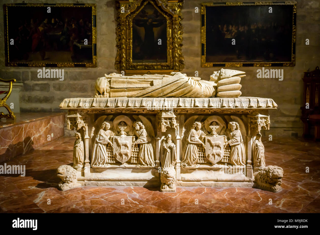 La tumba del Cardenal Juan de Cervantes y Bocanegra - Catedral de Sevilla (Catedral de Santa María de la Sede) - Sevilla, Andalucía, España Foto de stock