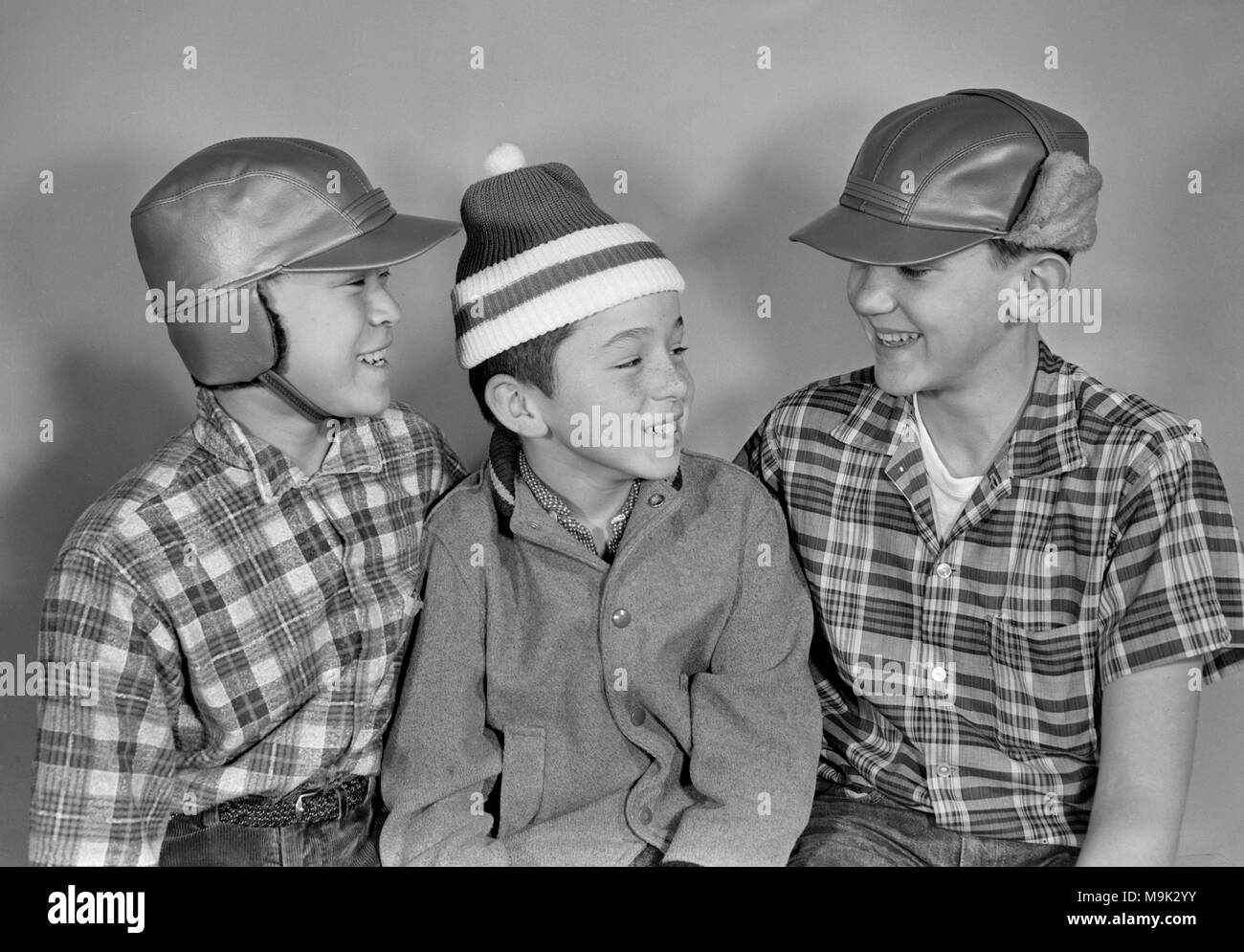 Ropa de niños de 1950s fotografías e imágenes de alta resolución - Alamy