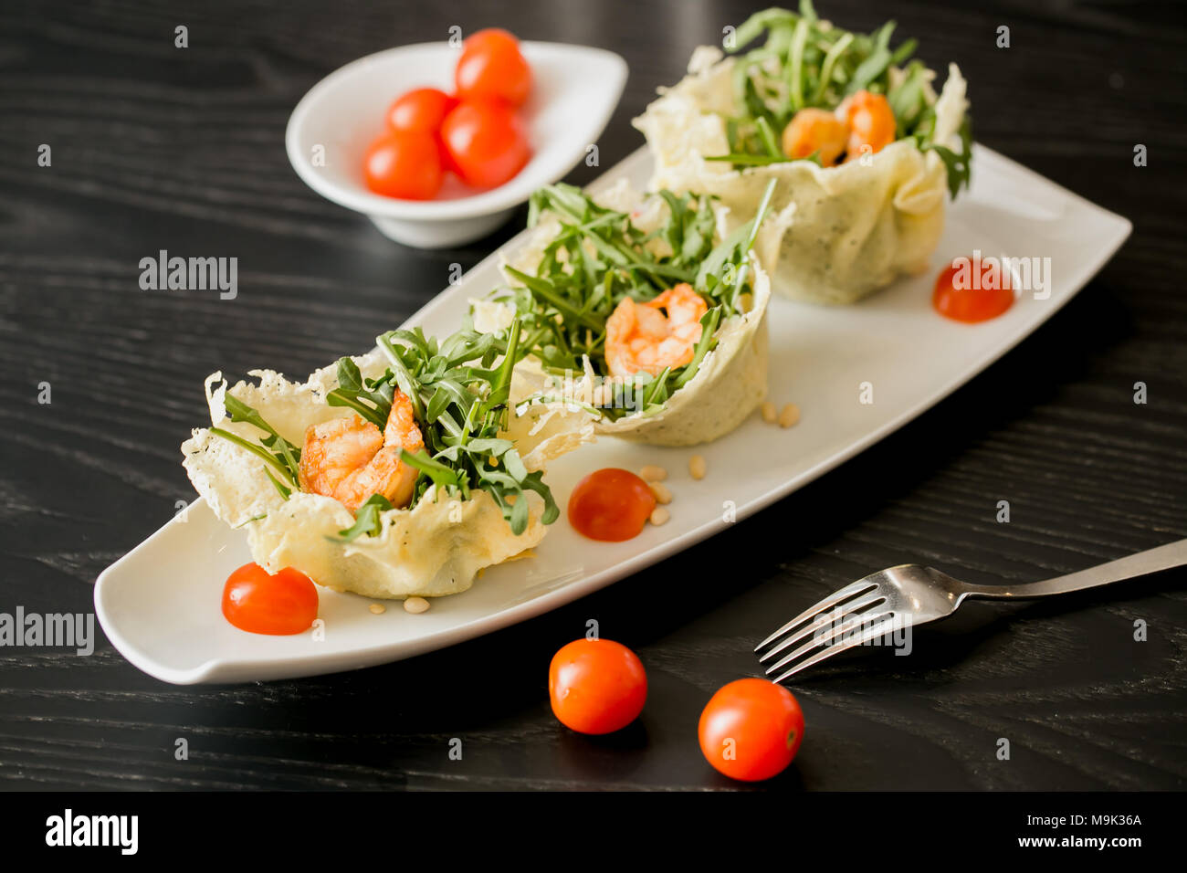 Imagen de sabroso plato con comida marina prowns. plato por gourment Foto de stock