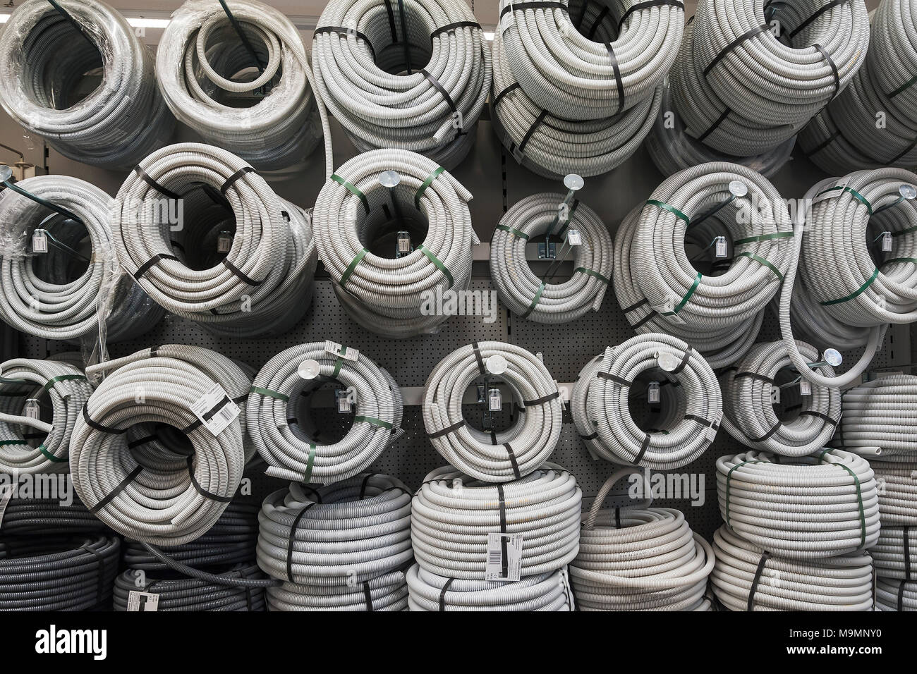 Ánimo adyacente Saco Suministros eléctricos, tubos de aislamiento eléctrico, ferretería,  interior, Baviera, Alemania Fotografía de stock - Alamy