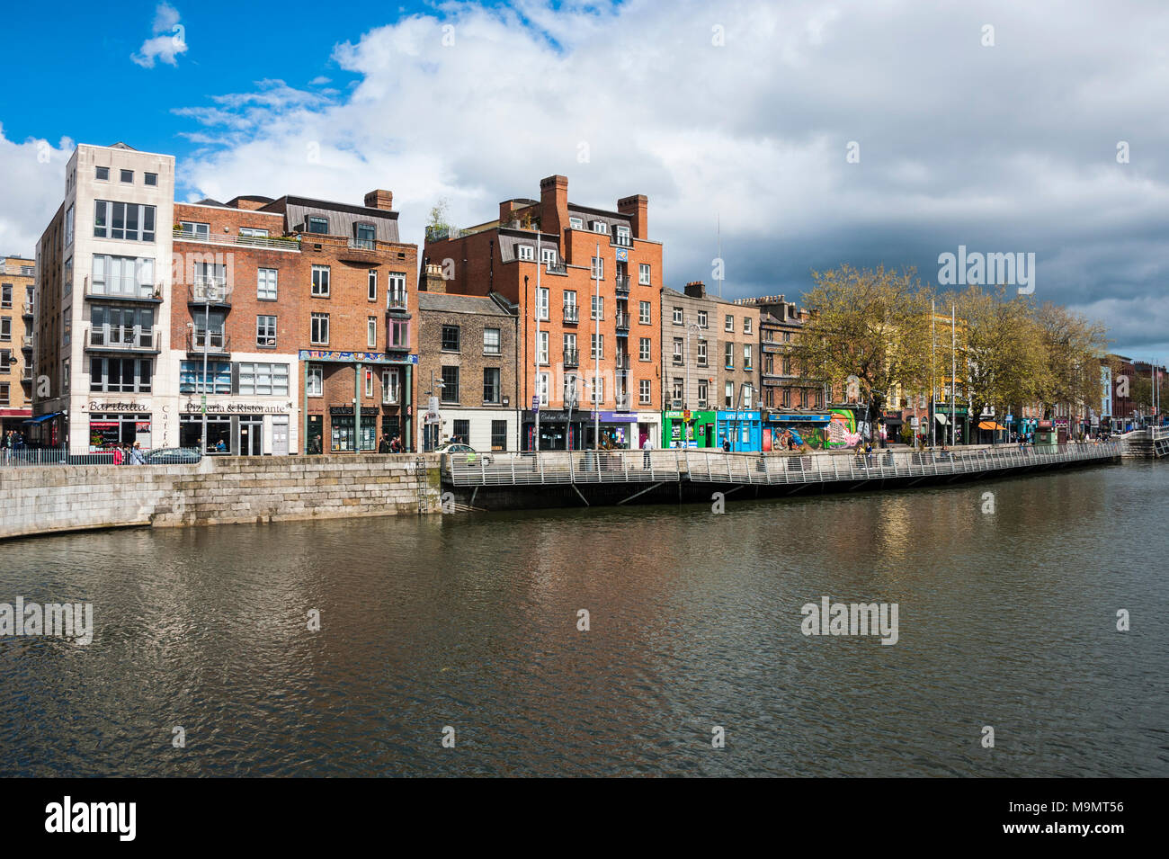Río Liffey, en Dublín, Irlanda Foto de stock