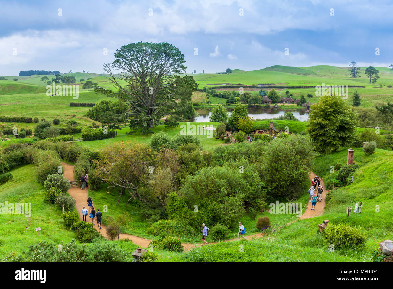 Nueva Zelanda Nueva Zelanda Matamata Hobbiton Hobbiton plató aldea ficticia de Hobbiton en la comarca de El Hobbit y el señor de los anillos libros Foto de stock