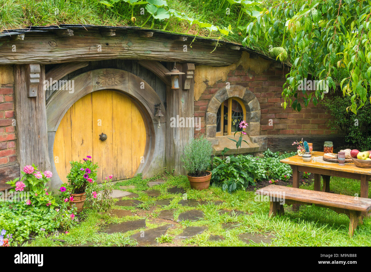 Nueva Zelanda Nueva Zelanda Matamata Hobbiton Hobbiton plató aldea ficticia de Hobbiton en la comarca de El Hobbit y el señor de los anillos libros Foto de stock