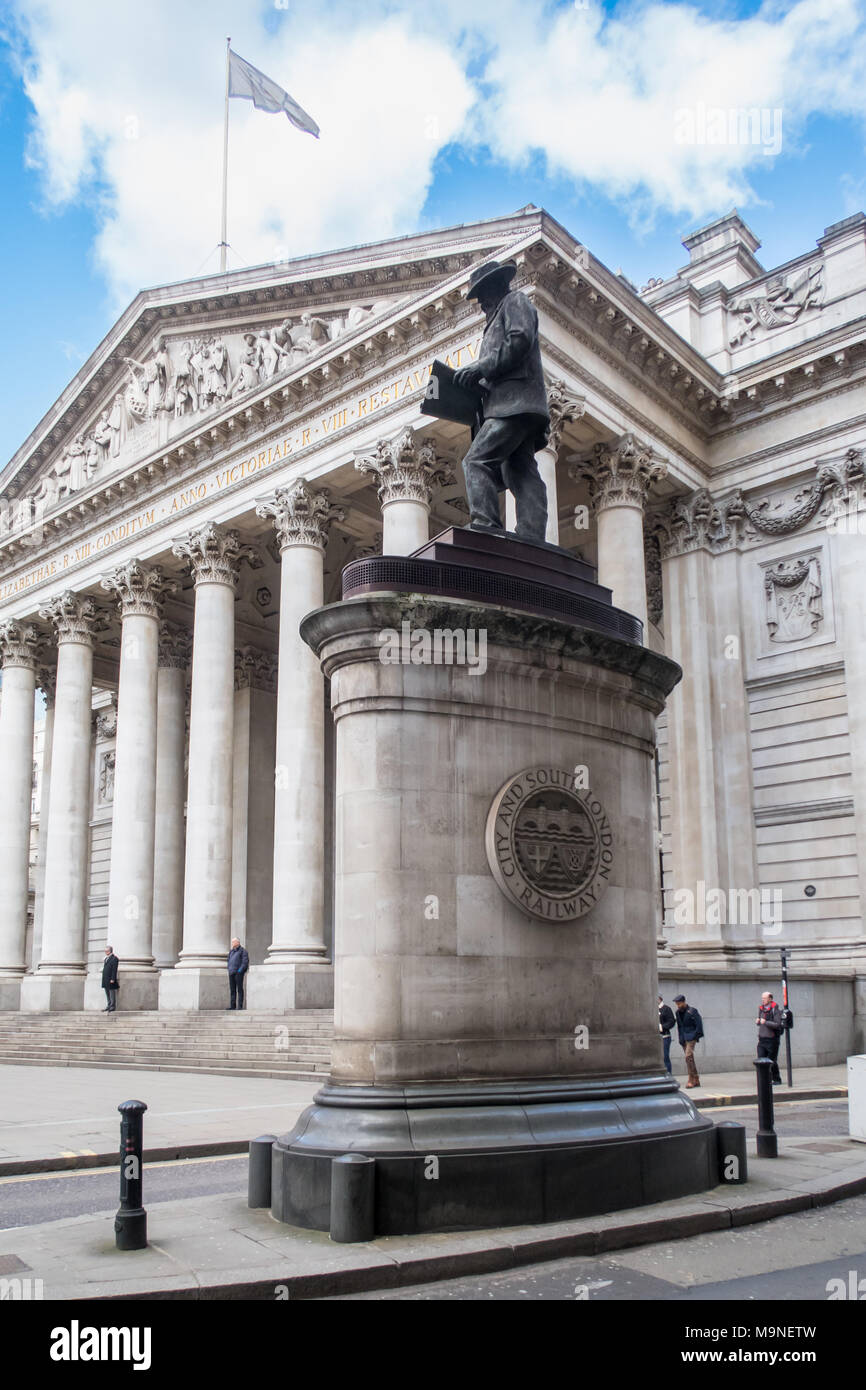 La estatua ecuestre del duque de Wellington, esculpido por Francis Leggatt Chantrey y Herbert William Weekes. Situado en Royal Exchange, Londres Foto de stock