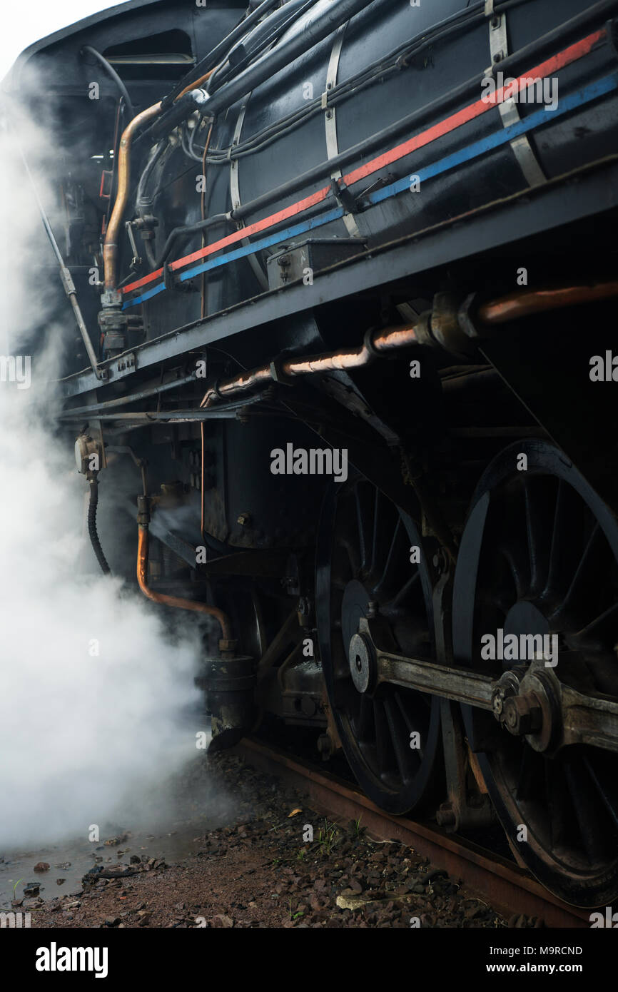 Clase obrera 19D vintage locomotora de vapor descarga bajo presión mientras prestan servicio como Inchanga choo-choo clásica experiencia ferroviaria Foto de stock