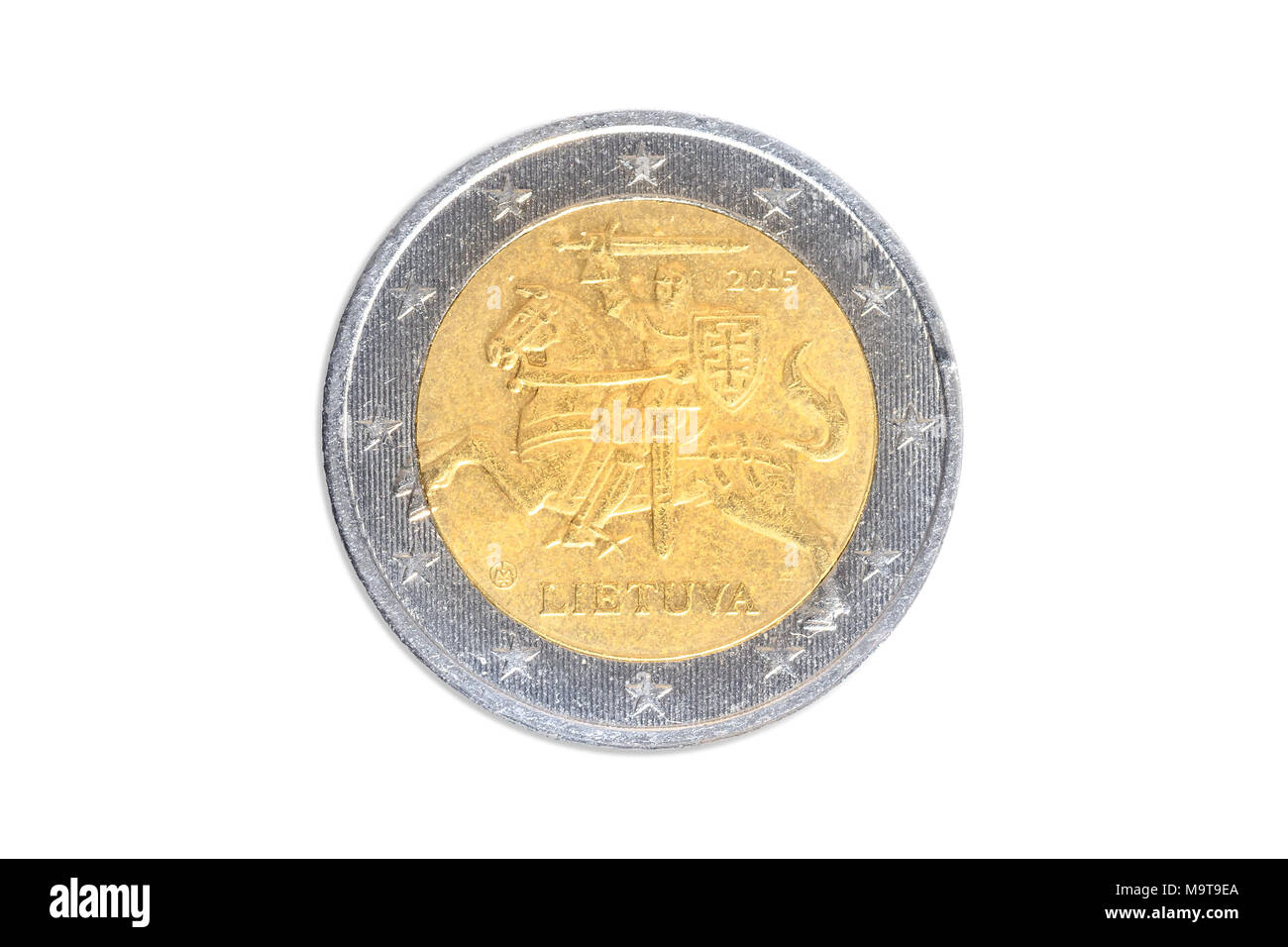 El lituano moneda de dos euros de cerca con Lietuva jinete símbolo de Lituania. Antecedentes de estudio aislado en blanco. Lado de la cabeza. Foto de stock