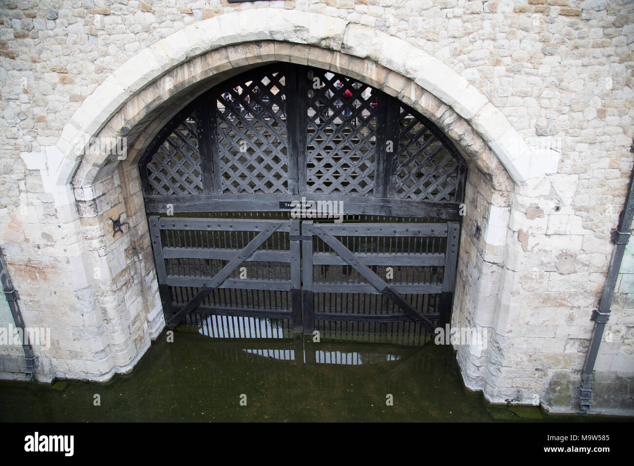 Entrada a los traidores de la puerta en la Torre de Londres en Londres,  Inglaterra, Reino Unido. Muchos prisioneros de The Tudors entró en la Torre  de Londres a través de la