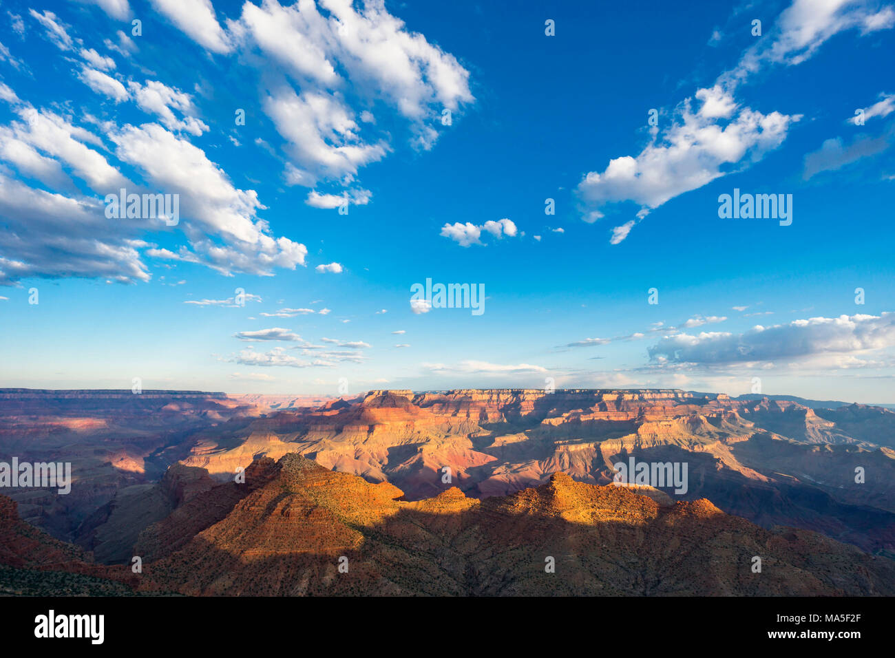 Punto de vista del amanecer en el desierto, al borde sur del Gran Cañón, Tusayan, Arizona, EE.UU. Foto de stock