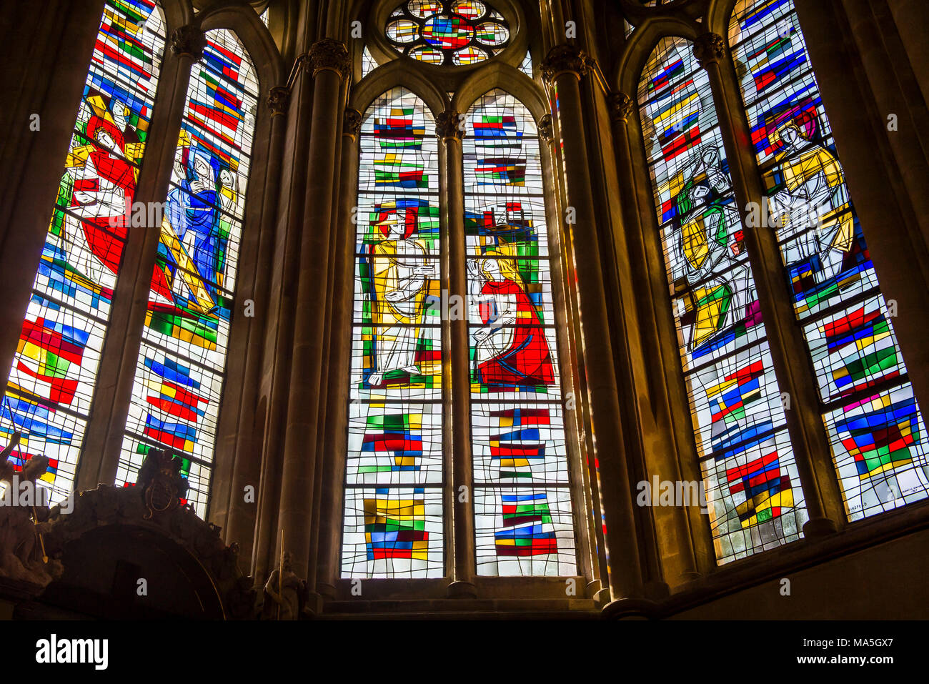 Las vidrieras de la Catedral de Tréveris, patrimonio mundial de la Unesco la vista, Trier, valle de Mosela, Renania-Palatinado, Alemania Foto de stock