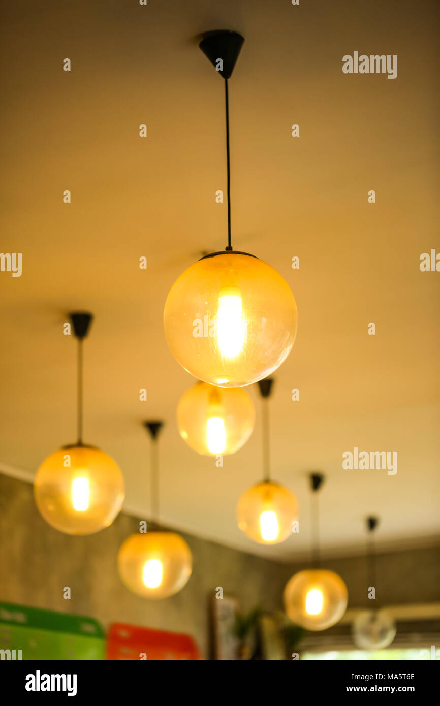 Bonitas lámparas de piso alto Fotografía de stock - Alamy