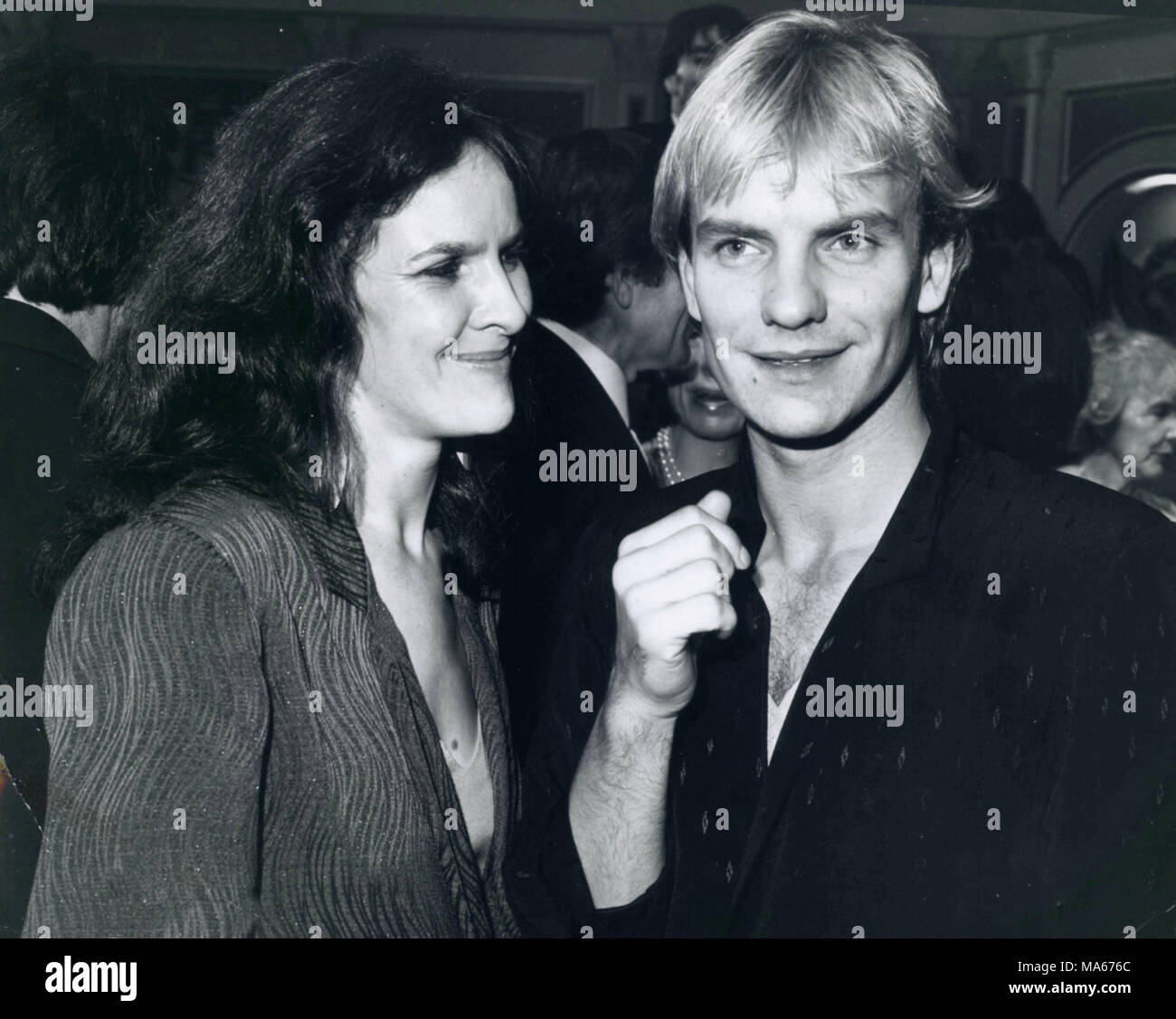 Sting con su mujer Francesca Tomelty en los BAFTA Awards 1983 Foto de stock