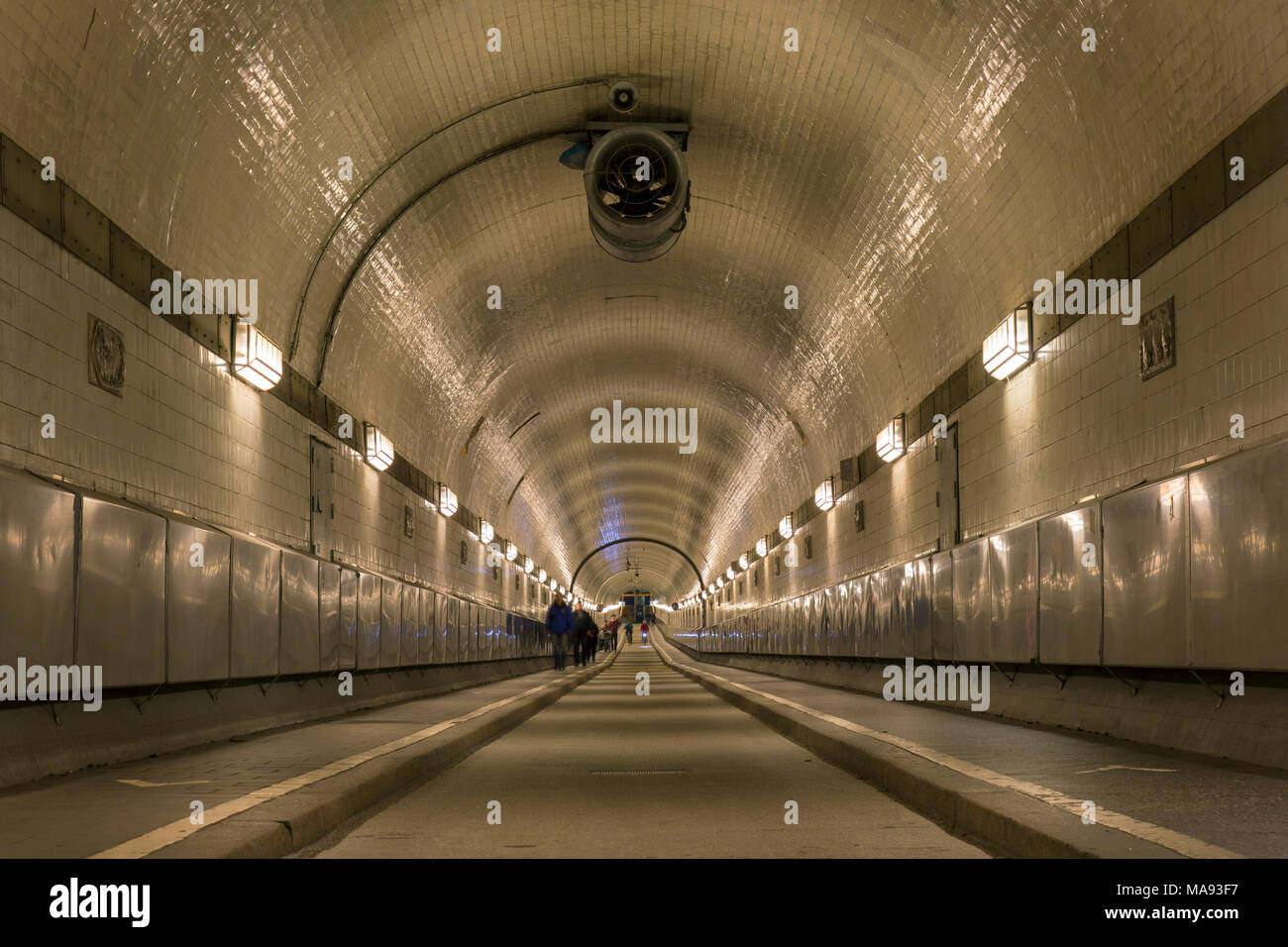 San Pauli-Elbtunnel / St. Pauli túnel del Elba / Alter Elbtunnel / antiguo túnel del Elba, túnel de peatones y de vehículos en Hamburgo, Alemania. Foto de stock