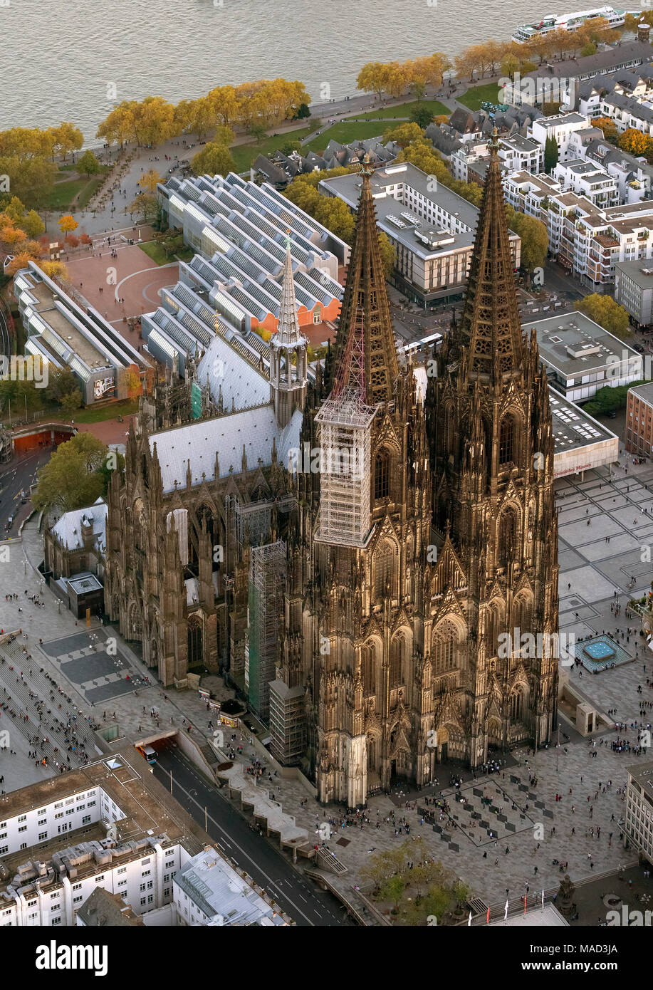 Vista aérea, la catedral de Colonia, la Catedral de San Pedro, Sitio del Patrimonio Mundial de la UNESCO, la Catedral de la archidiócesis de Colonia, el Domplatte, Gótico, Neugoth Foto de stock
