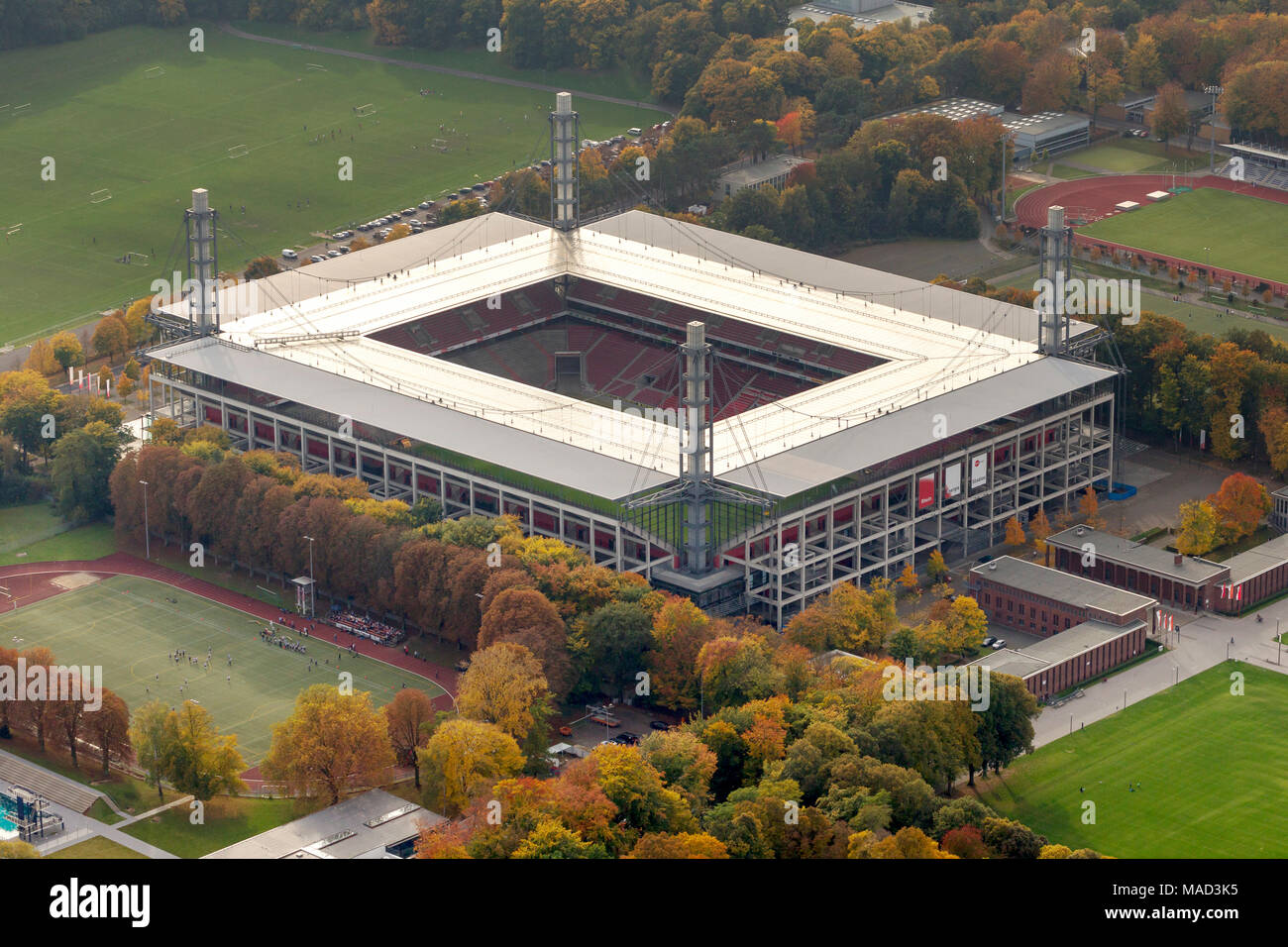 Vista aérea, territoriales, estadio de energía 1.FC Koeln, Rhein Energie Stadium, 2.Bundesliga, Colonia, Renania, Renania del Norte-Westfalia, Alemania, Europa Foto de stock