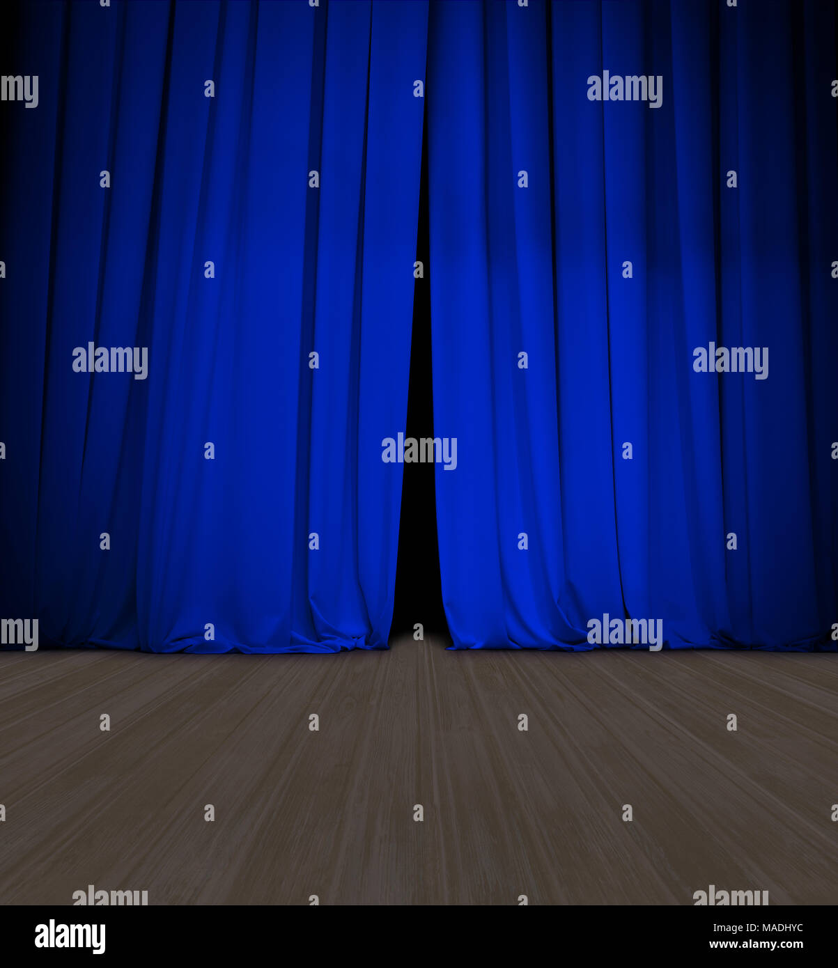 Teatro cortina azul ligeramente abiertas y etapa de madera o escena. Foto de stock