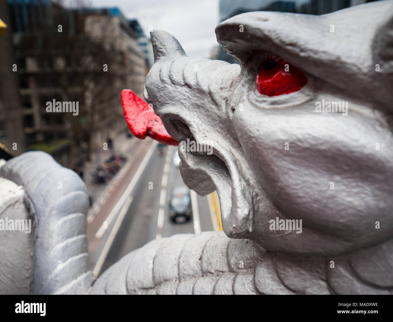 Ciudad de Londres (milla cuadrada) Marcador de límite dragón en Holborn viaducto Foto de stock