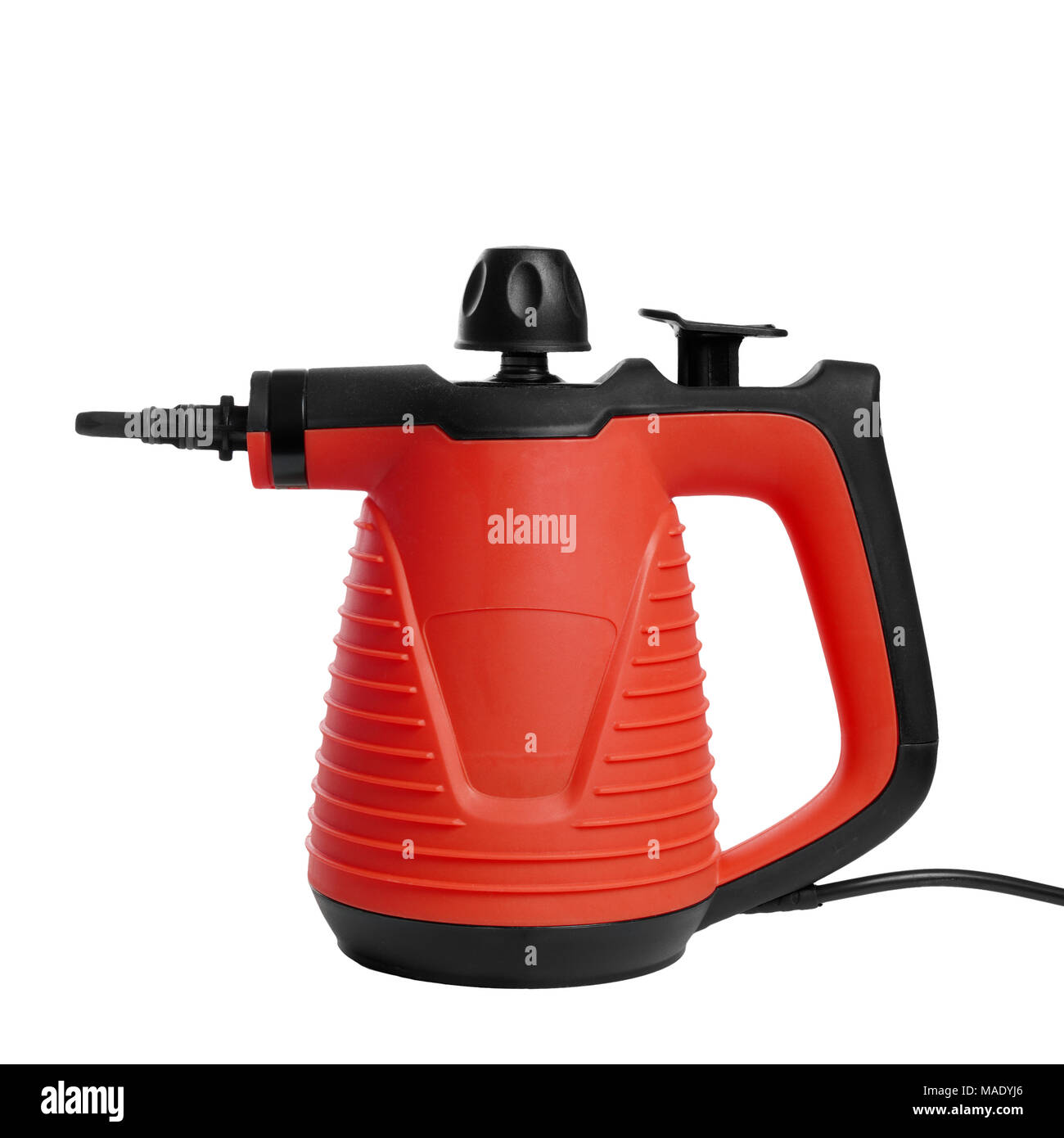 un limpiador con uniforme rojo limpia el suelo con la ayuda del vapor que  sale de la boquilla de la escoba eléctrica Fotografía de stock - Alamy