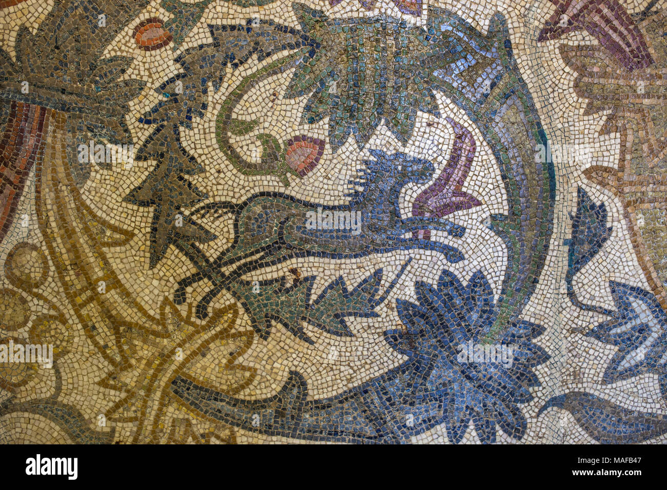 Badajoz, España - Noviembre 21, 2017: mosaico romano representando el mito de Orfeo. Fragmento a caballo. Museo Arqueológico de Badajoz Foto de stock