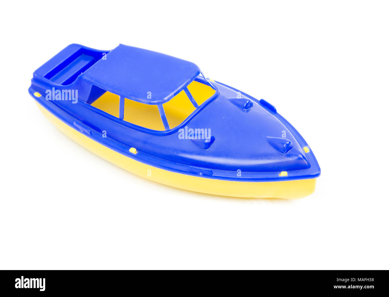 Toy speedboat aislado sobre un fondo blanco. Foto de stock